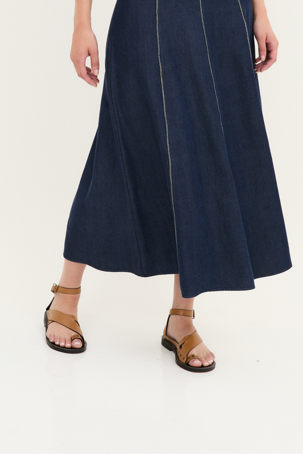 SANDALIA TACHAS PIEL MARRÓN