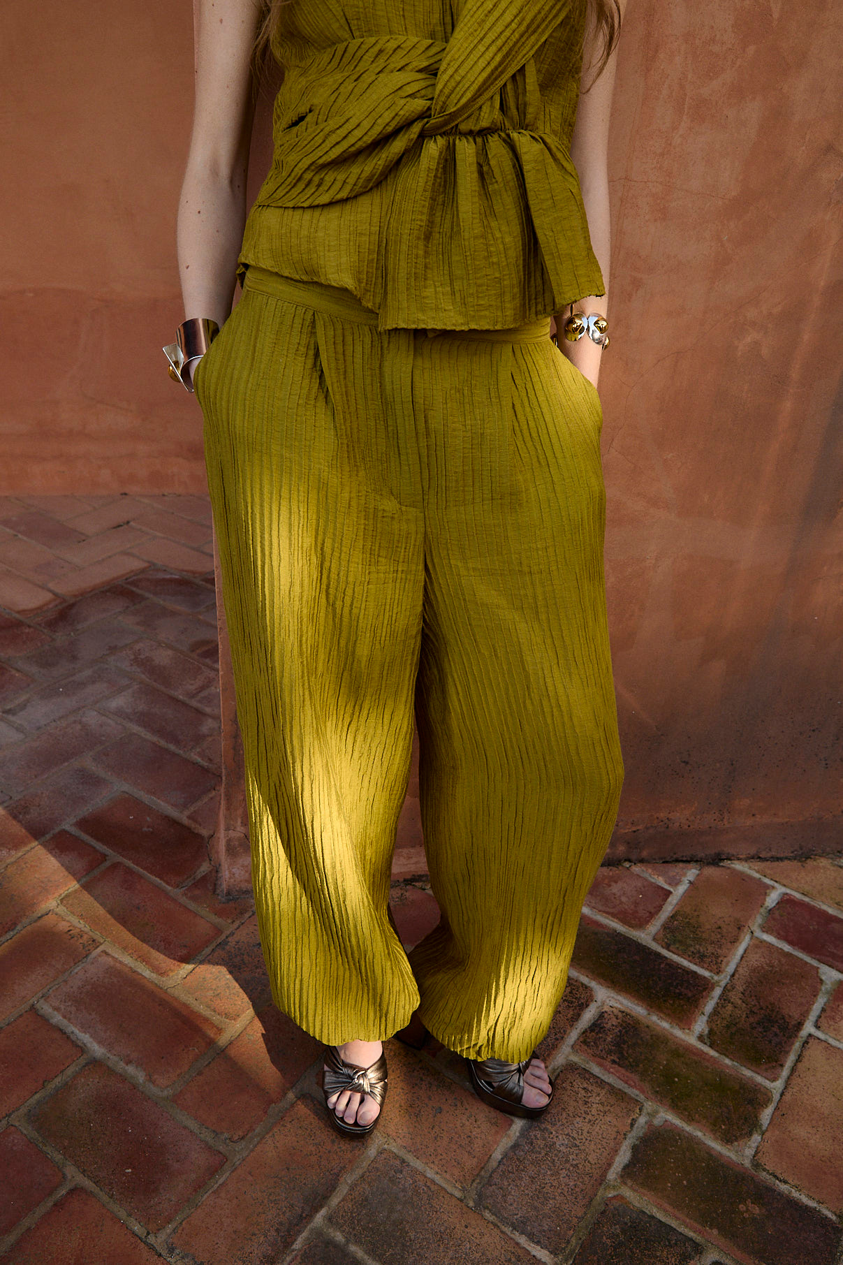 TOTAL LOOK LINDA ARRUGUILLA OLIVA