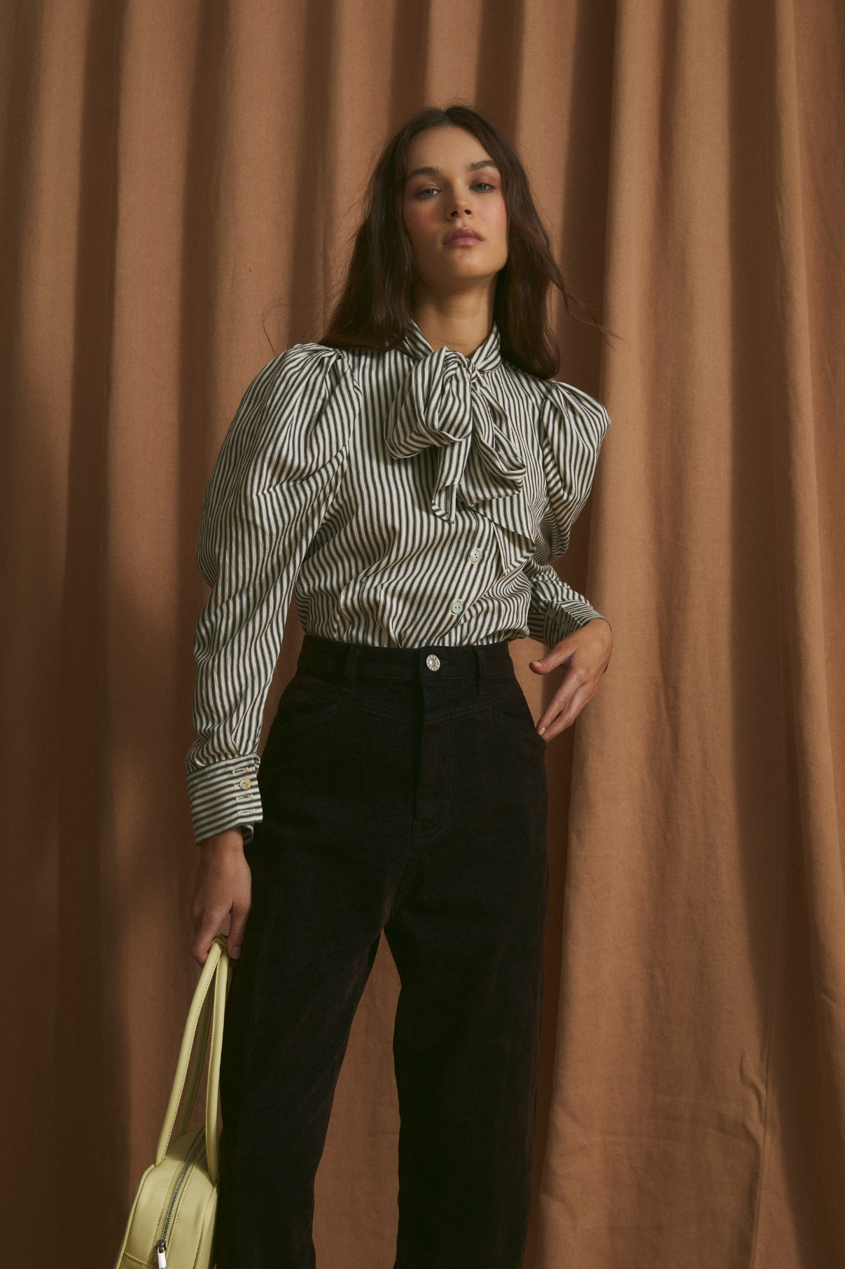 PAJARITA MINIRAYA BROWN BLOUSE