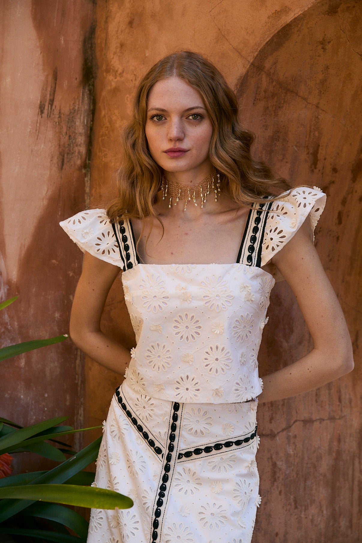 VIOLETA TROQUELADO ECRU TOP