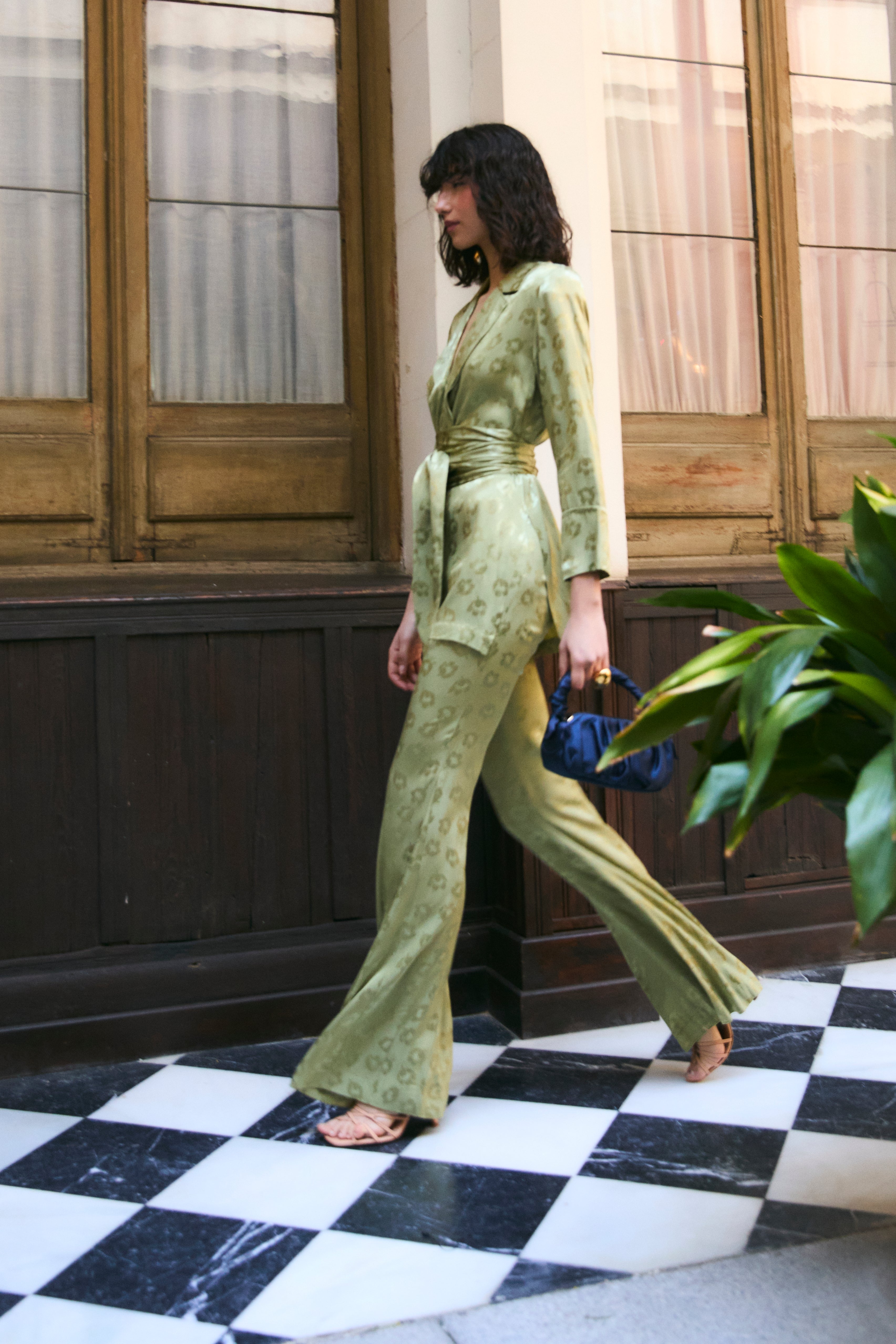 TOTAL LOOK LION JCQ BEZTAS OLIVA