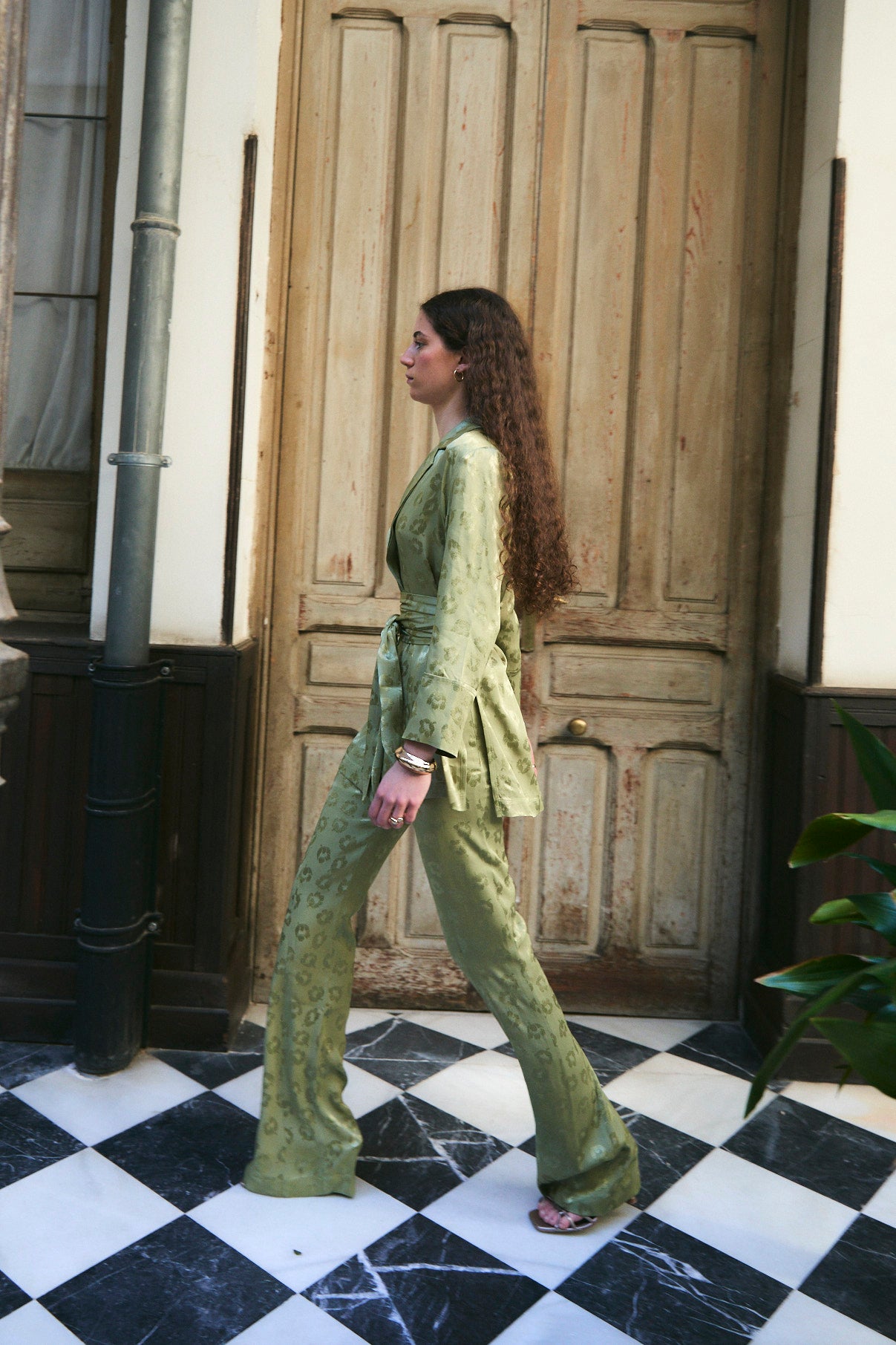 TOTAL LOOK LION JCQ BEZTAS OLIVA