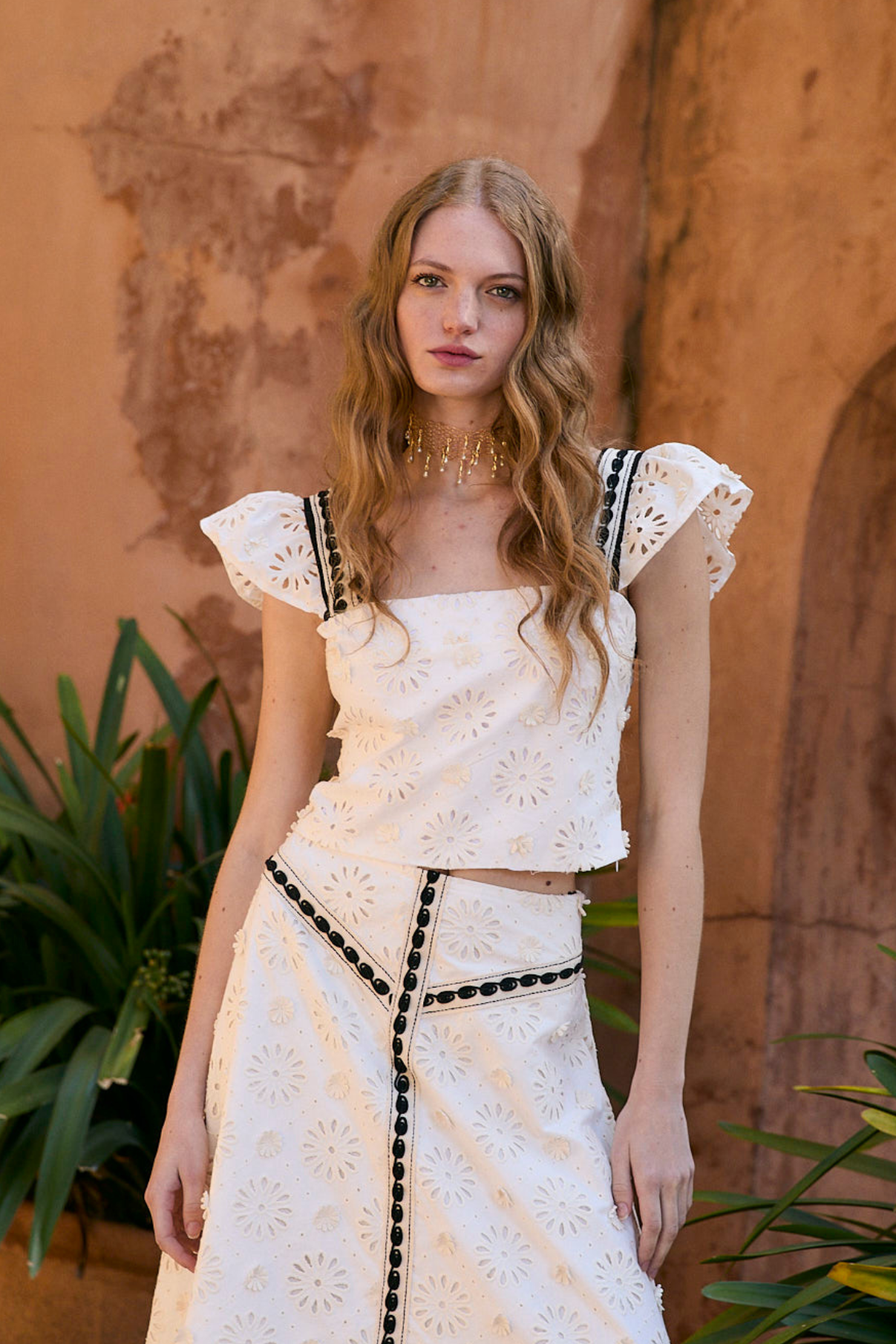 VIOLETA TROQUELADO ECRU TOP