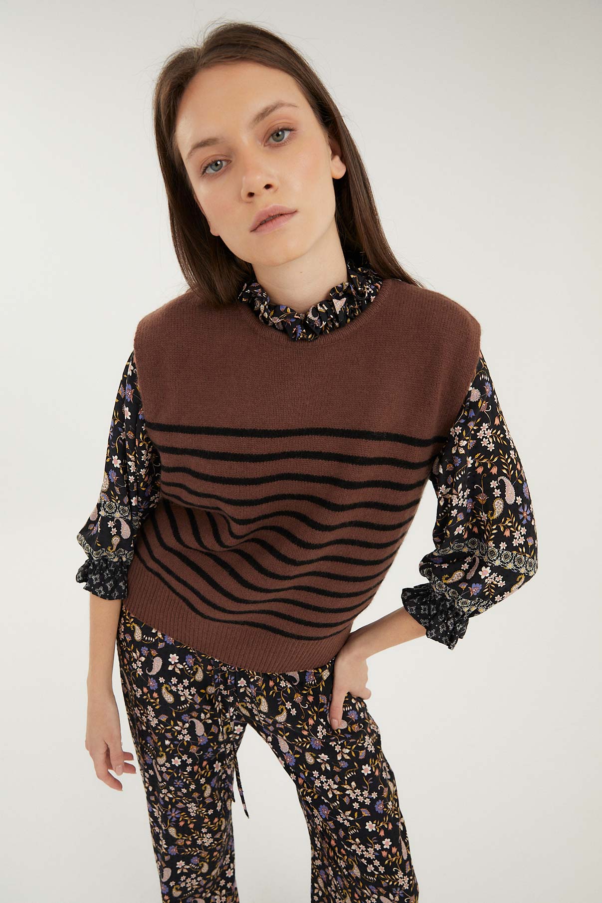 STRIPED KNITTED BROWN WAISTCOAT