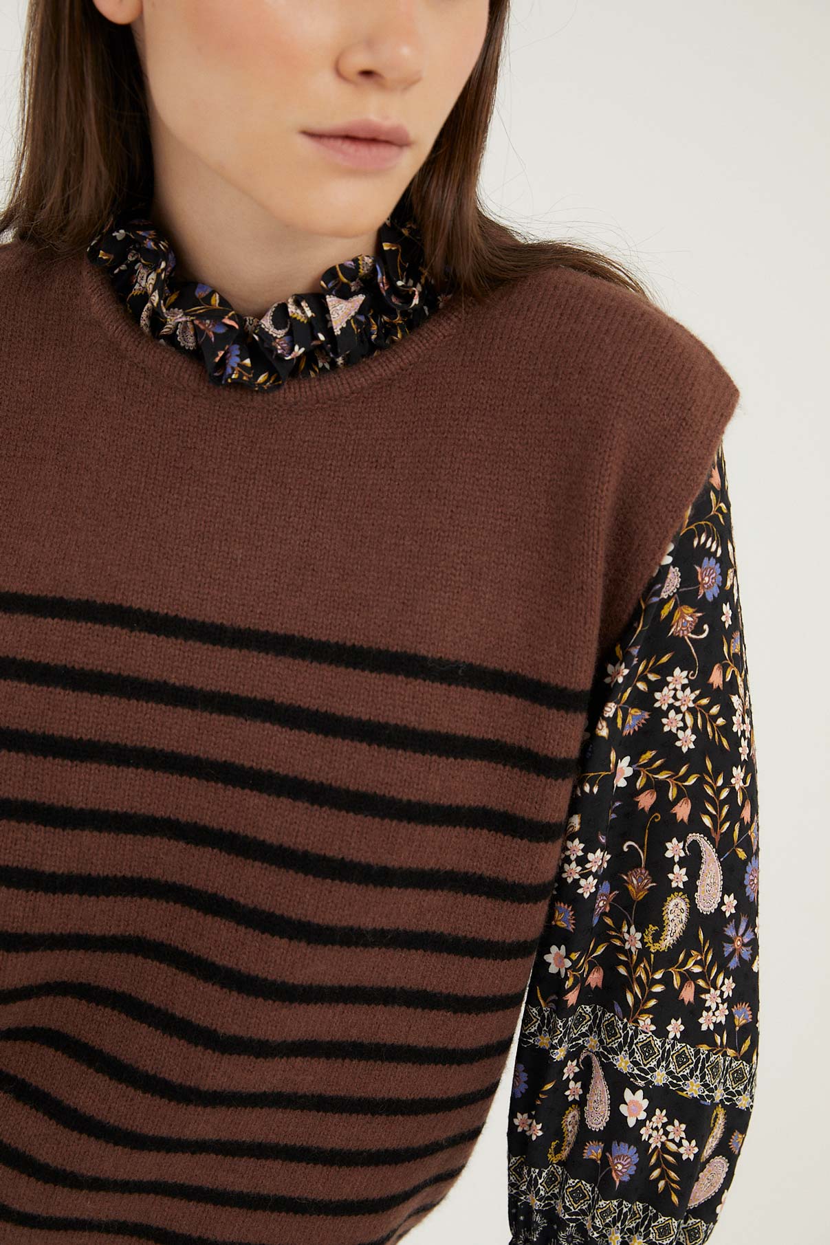 STRIPED KNITTED BROWN WAISTCOAT