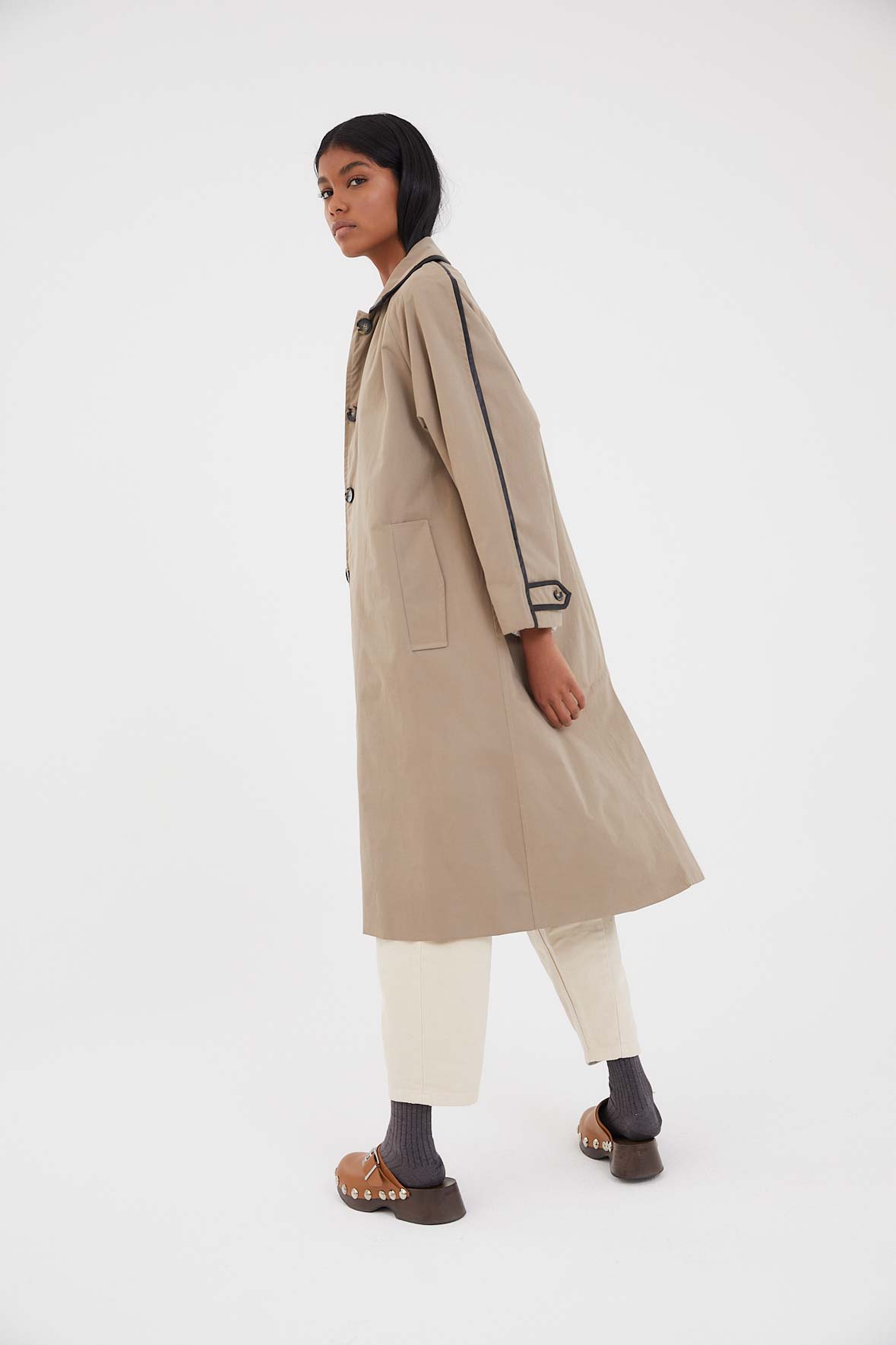 MACKINTOSH RIVETE OVER RAIN TAUPE