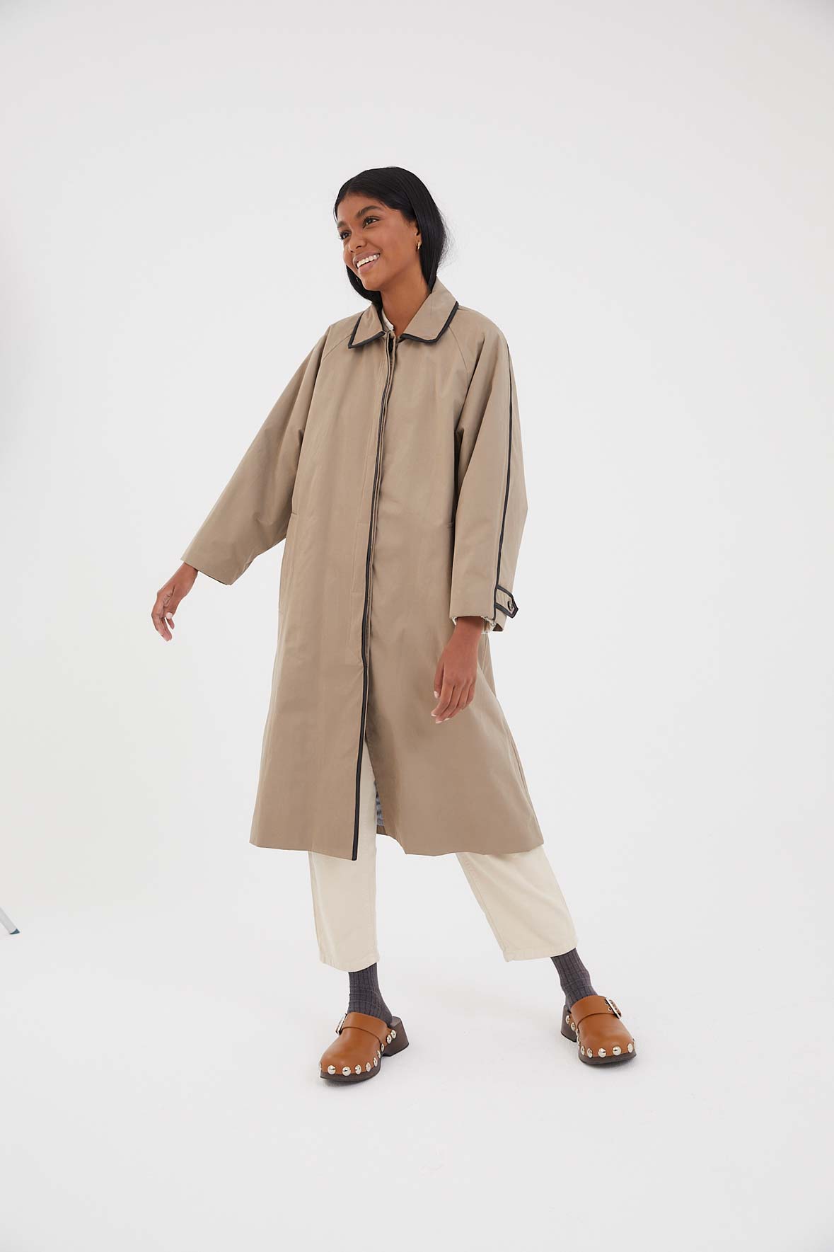 MACKINTOSH RIVETE OVER RAIN TAUPE