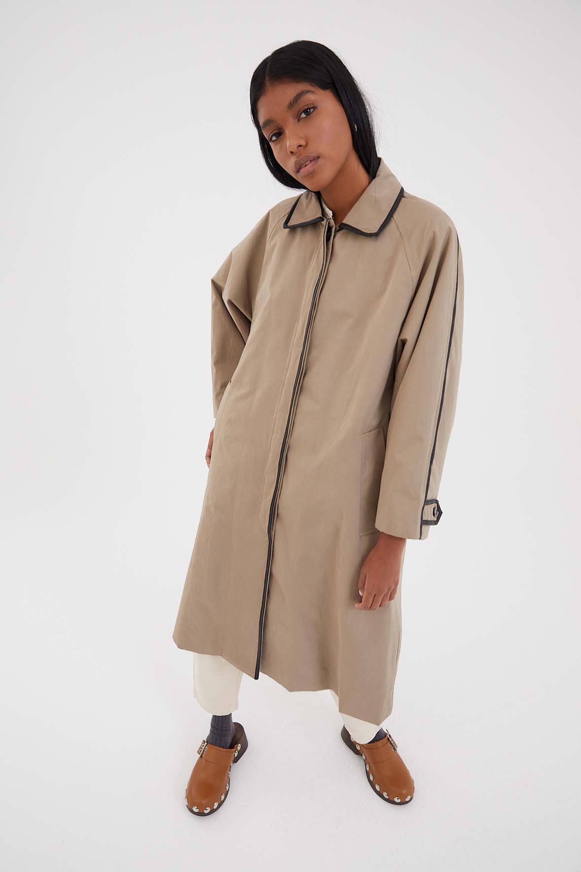 MACKINTOSH RIVETE OVER RAIN TAUPE