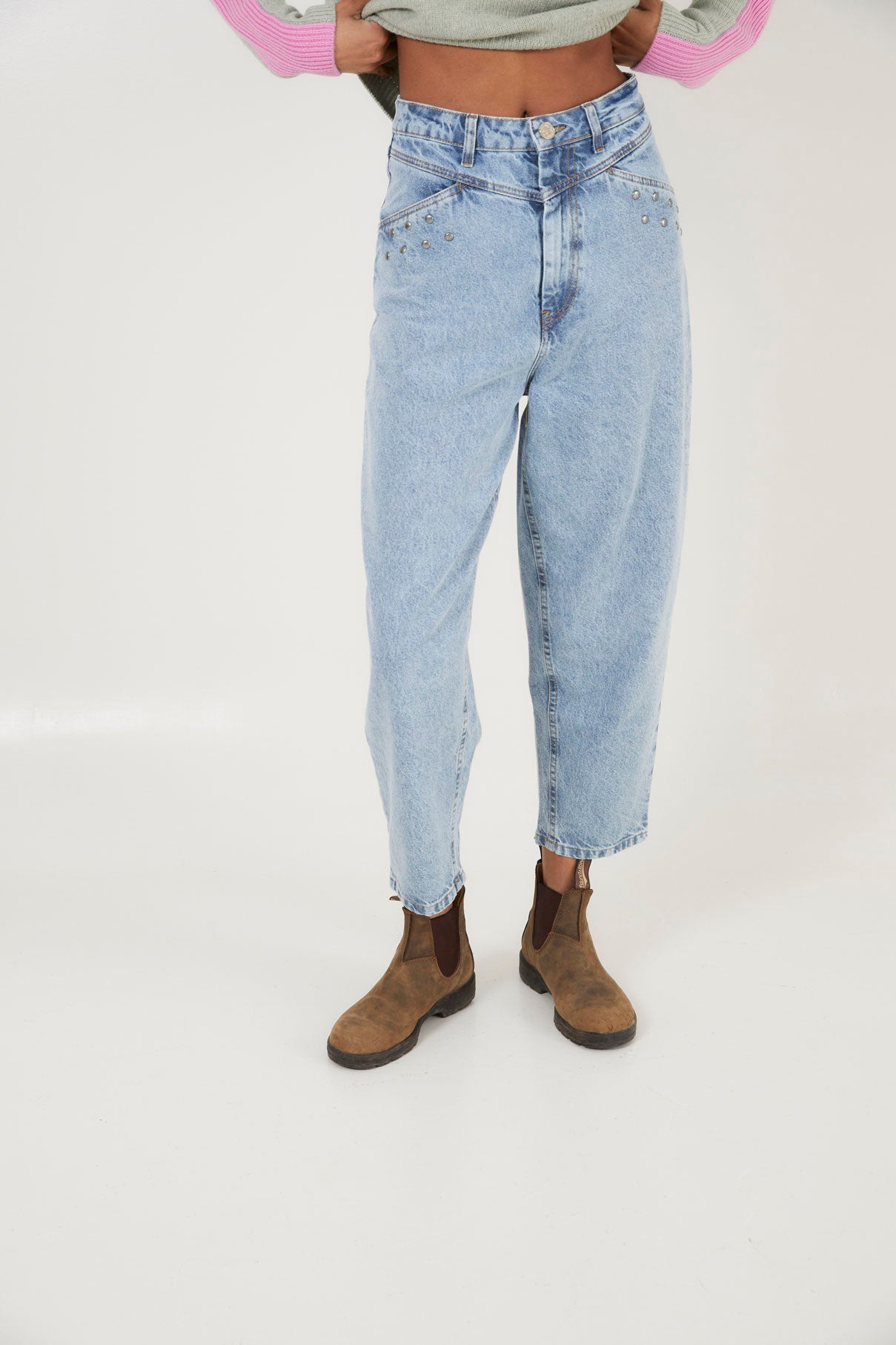 LUCCI STUDS BLEACH JEANS