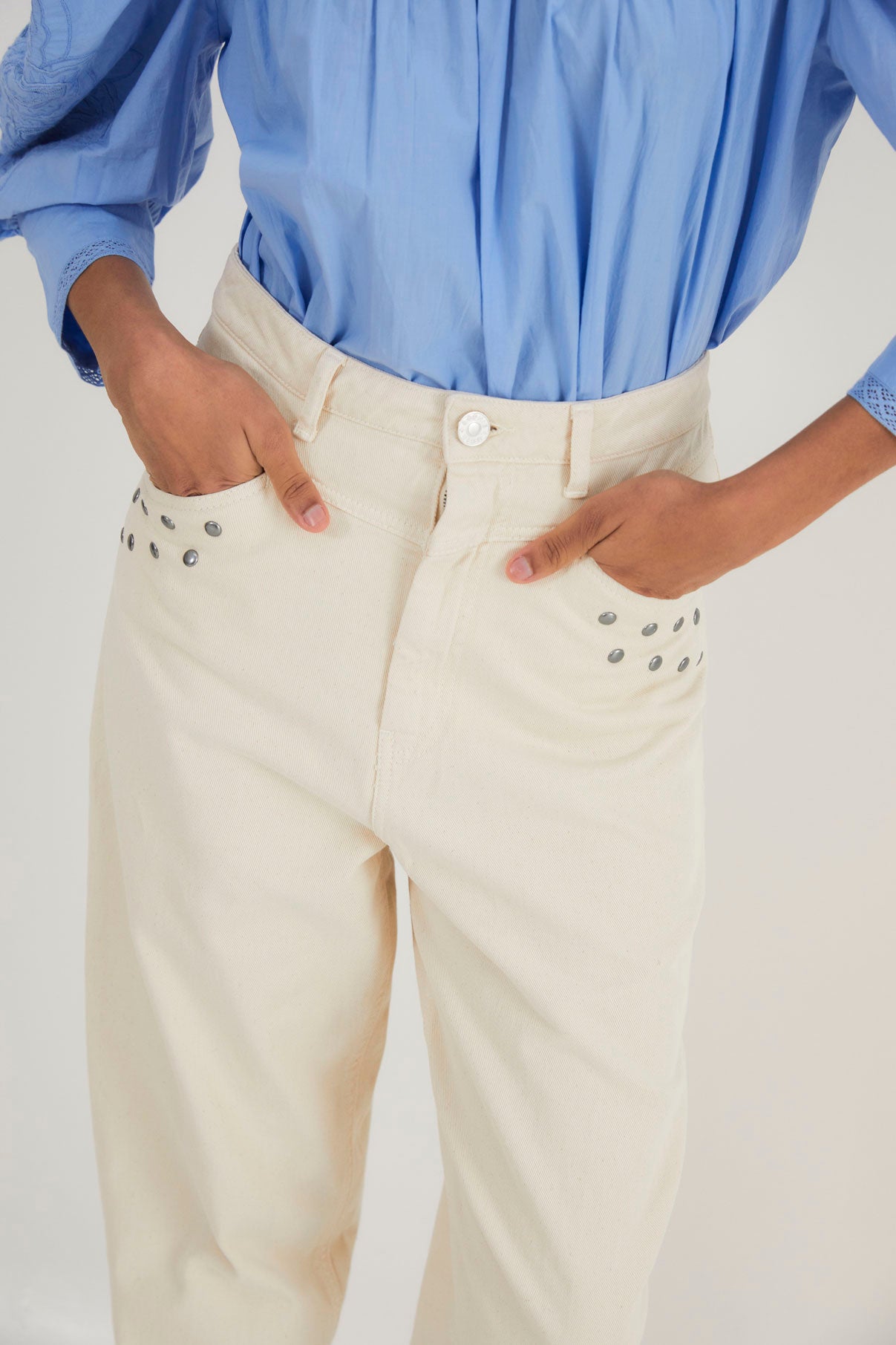 JEAN LUCCI CLOUTÉ ÉCRU