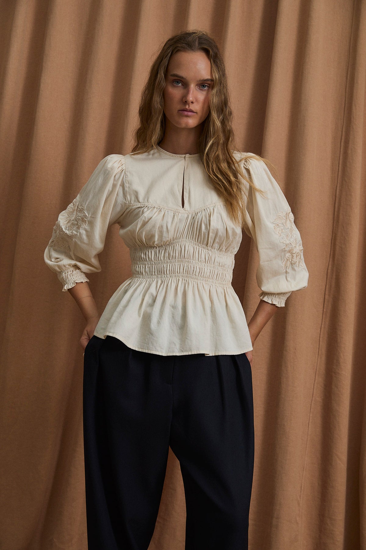 BLUSA CISNE NACAR CRUDO