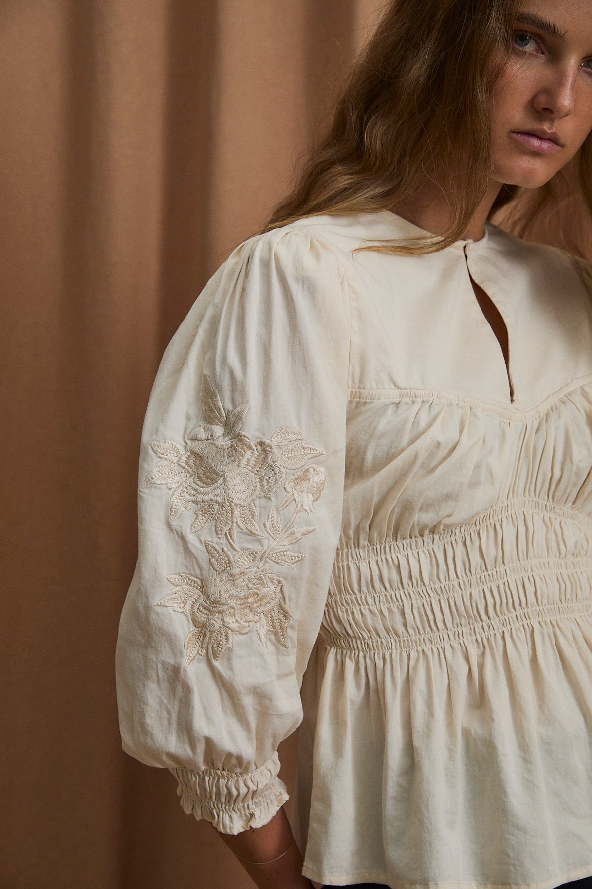 BLUSA CISNE NACAR CRUDO