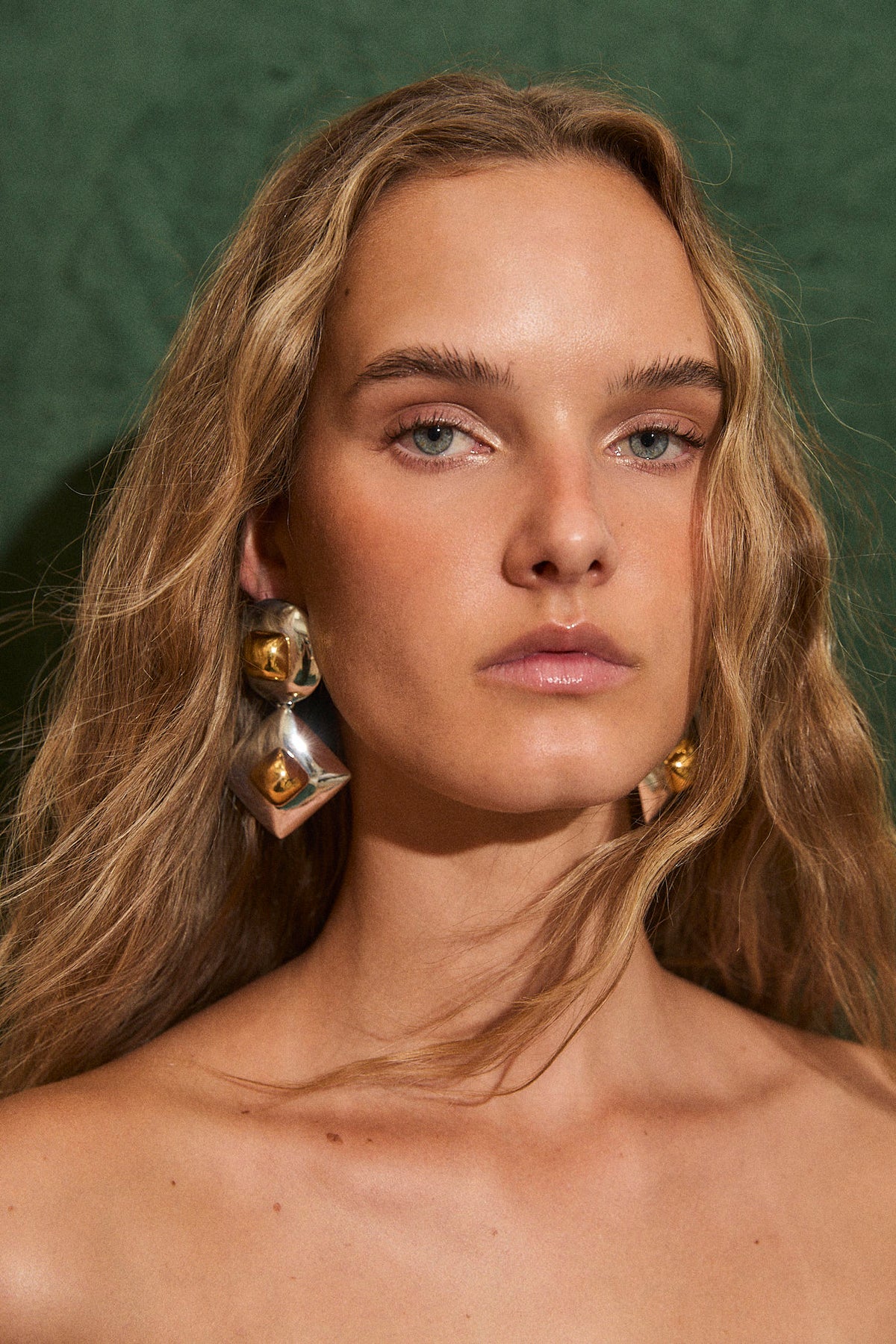 VENUS SILVER METAL EARRINGS