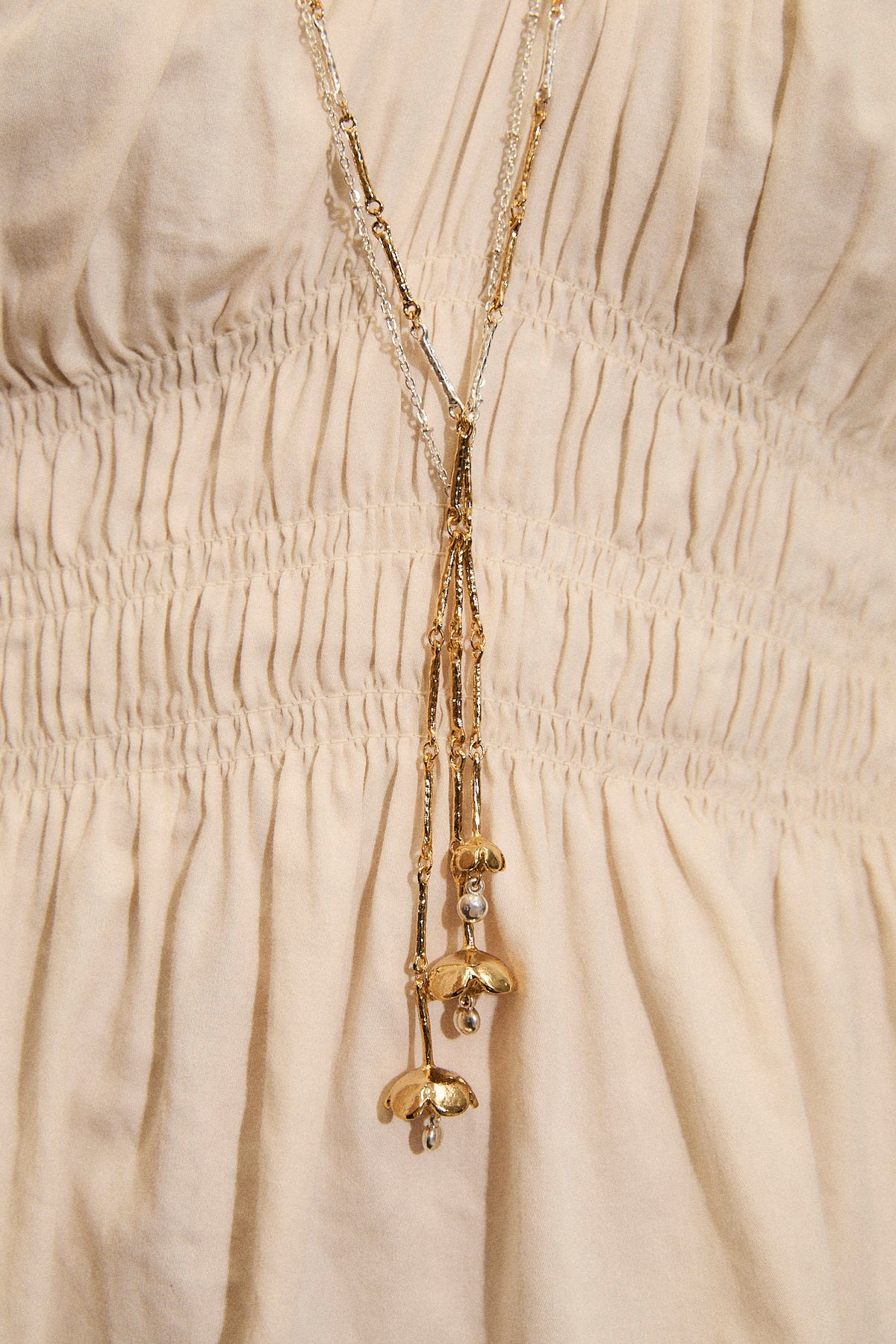 COLLAR LARGO CAMPANILLA ORO