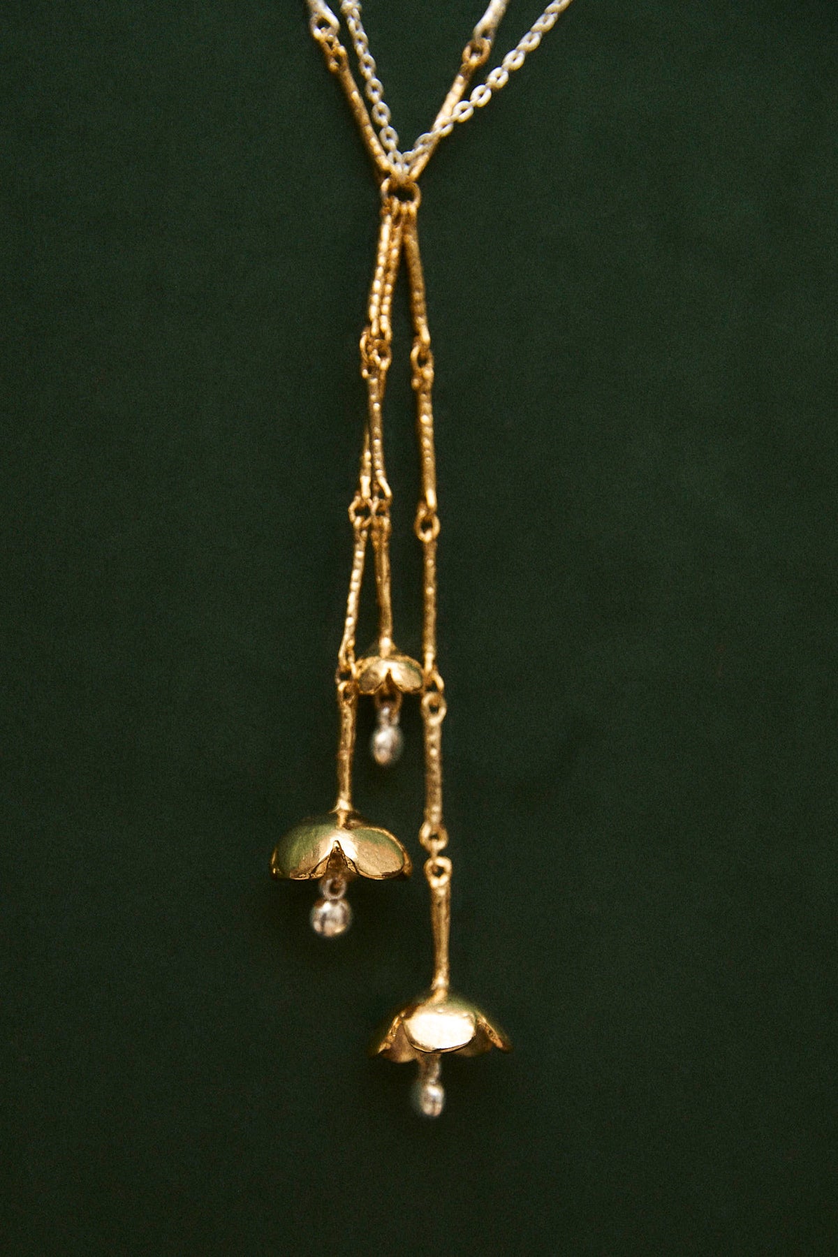 COLLAR LARGO CAMPANILLA ORO