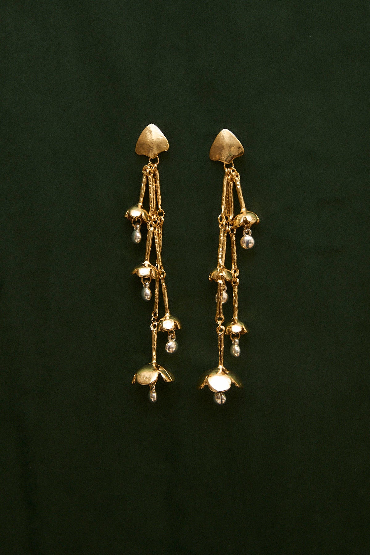 PENDIENTES LARGOS CAMPANILLA ORO
