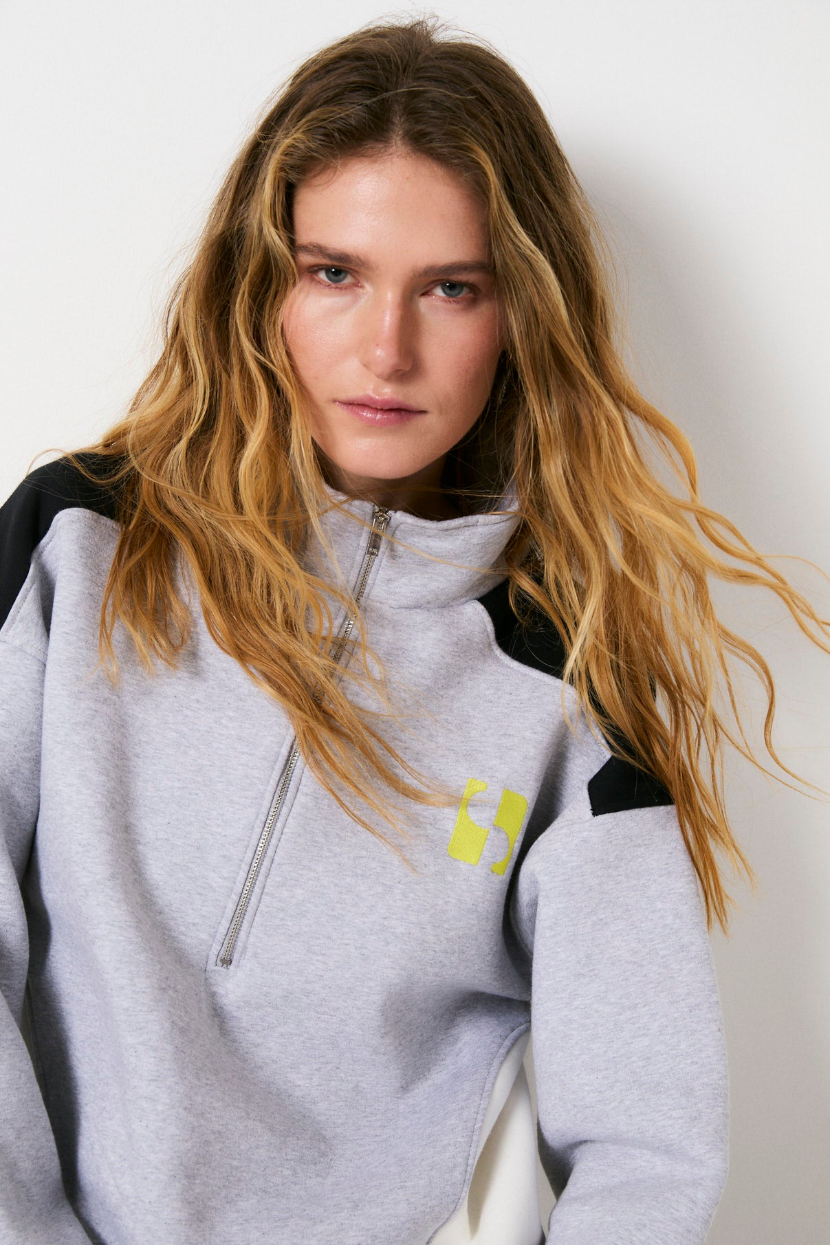 SUDADERA SPORTY FELPA GRIS