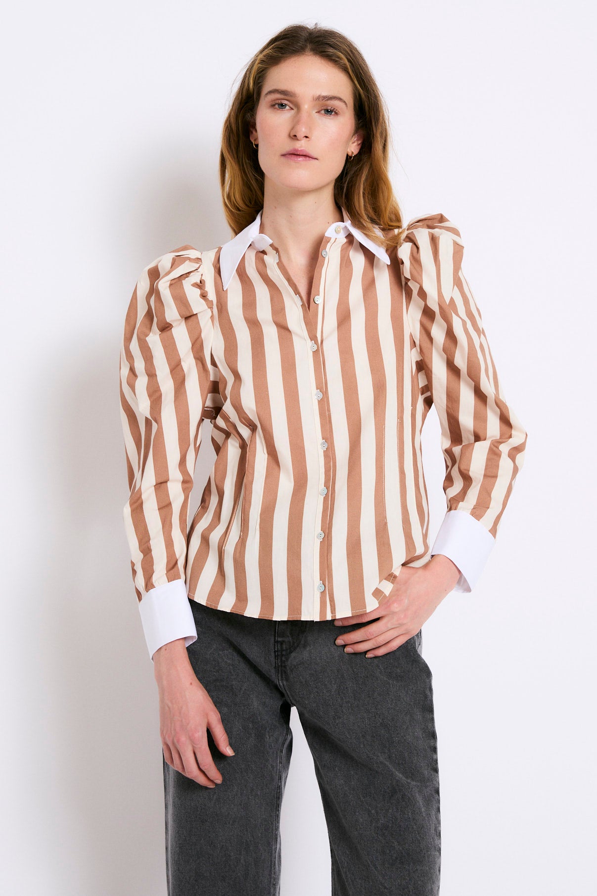 CAMISA CONTRASTE RAYA CAMEL