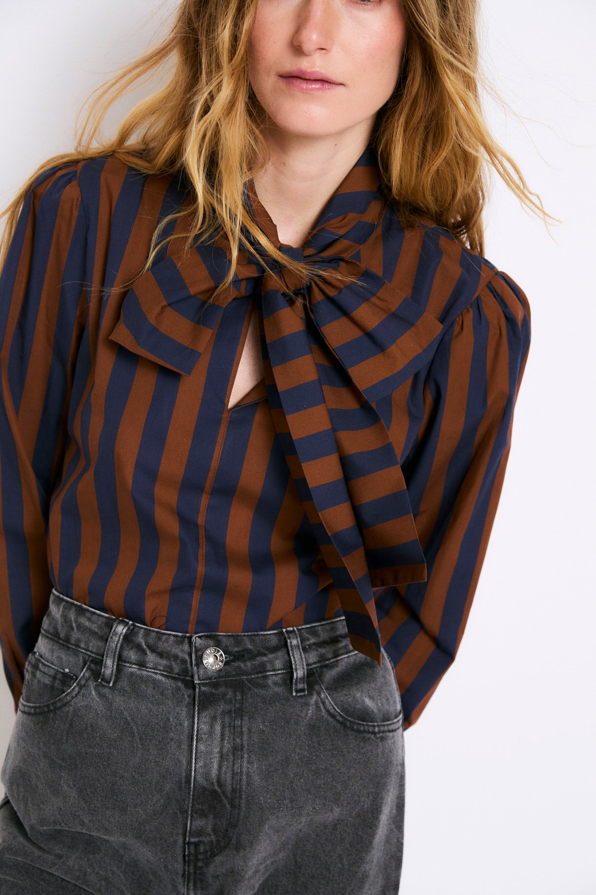 BLUSA LAZO RAYA AZUL