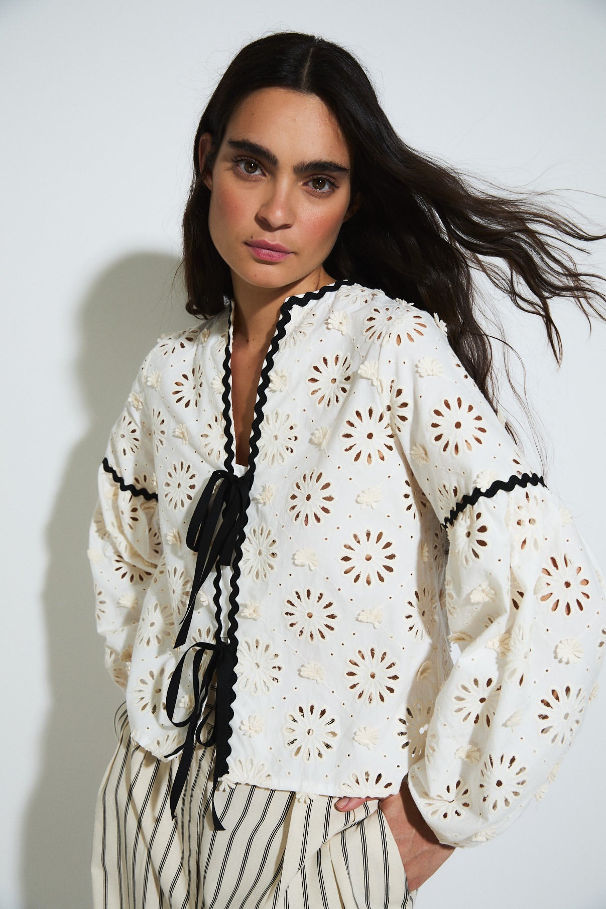 BLUSA CRISTINA TROQUELADO CRUDO