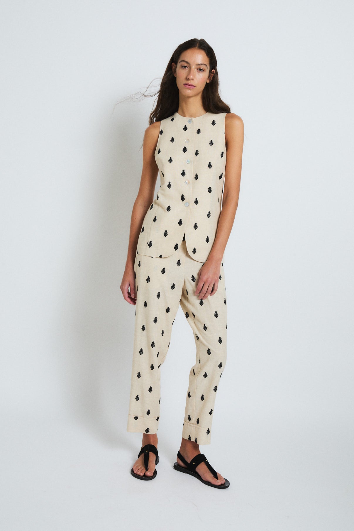 TOTAL LOOK TRUJILLO BORDADO BEIGE