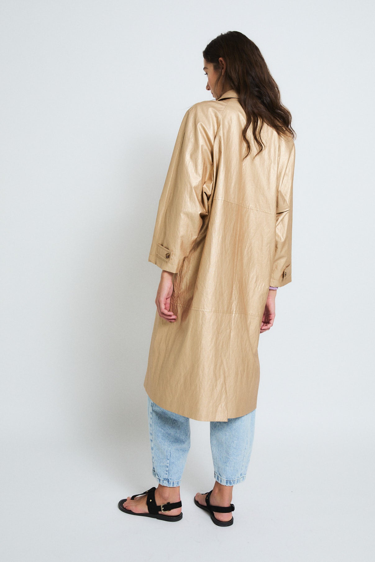 GABARDINA ORO METAL DORADO