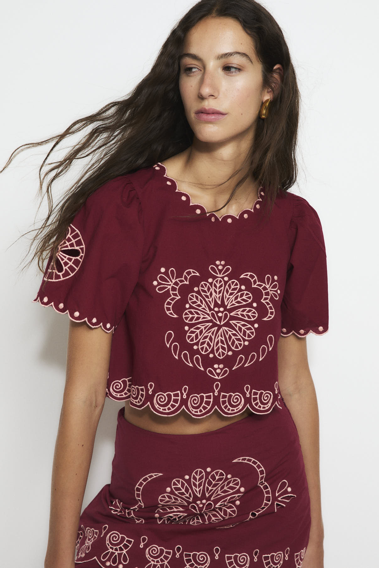 TOP BOMBAY EMBROIDERY CEREZA