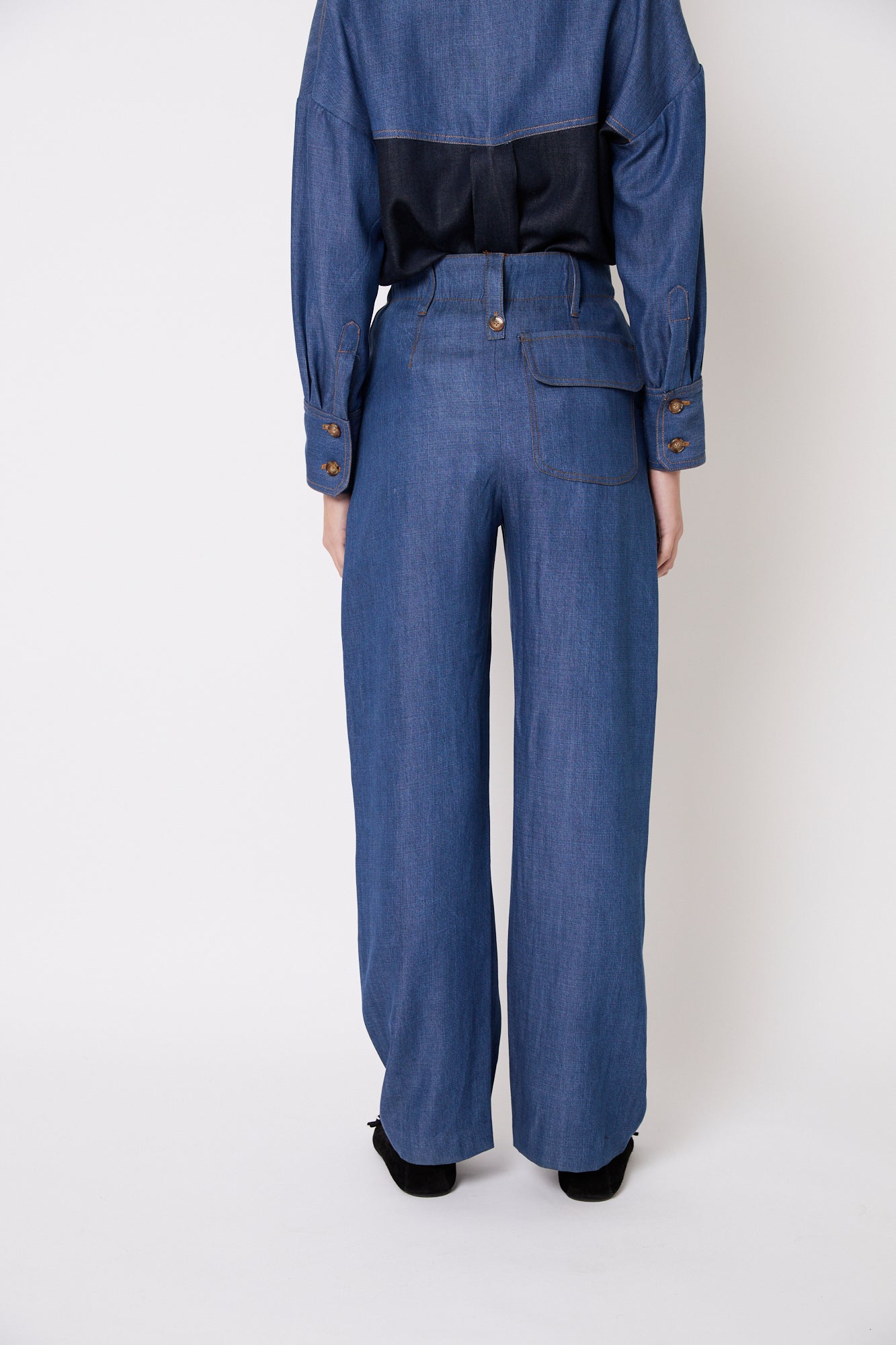 TOTAL LOOK TEJAS TENCEL AZUL