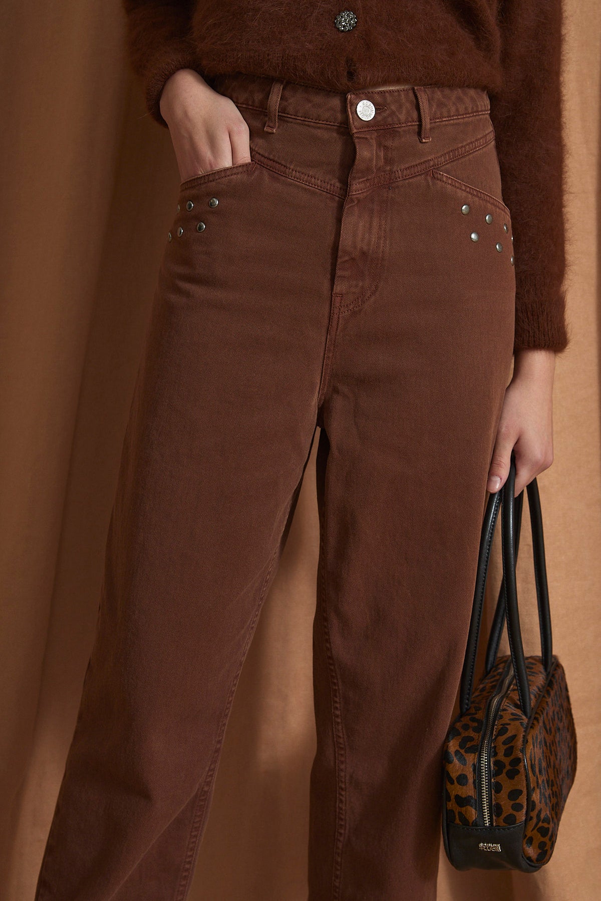 JEANS CORSE TACHAS MARRON