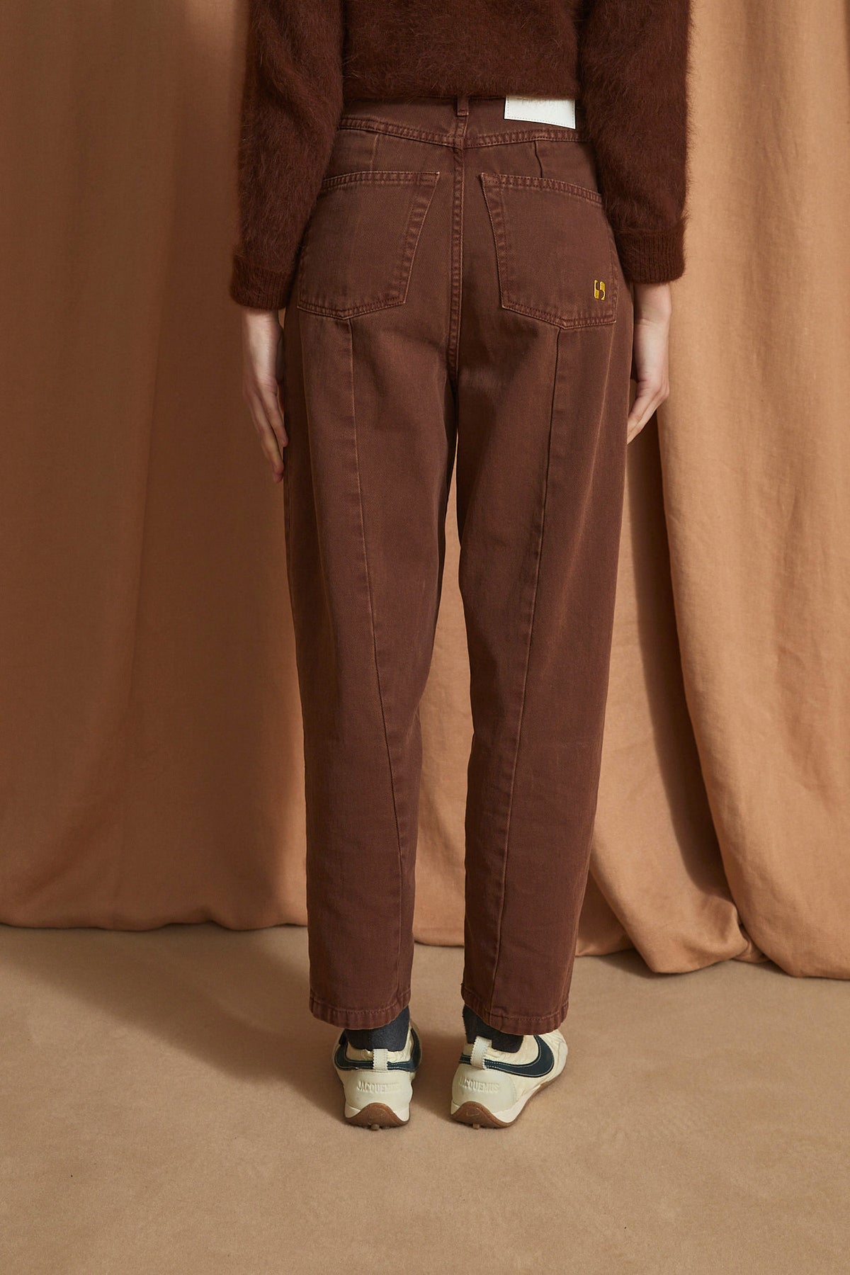 JEANS CORSE TACHAS MARRON