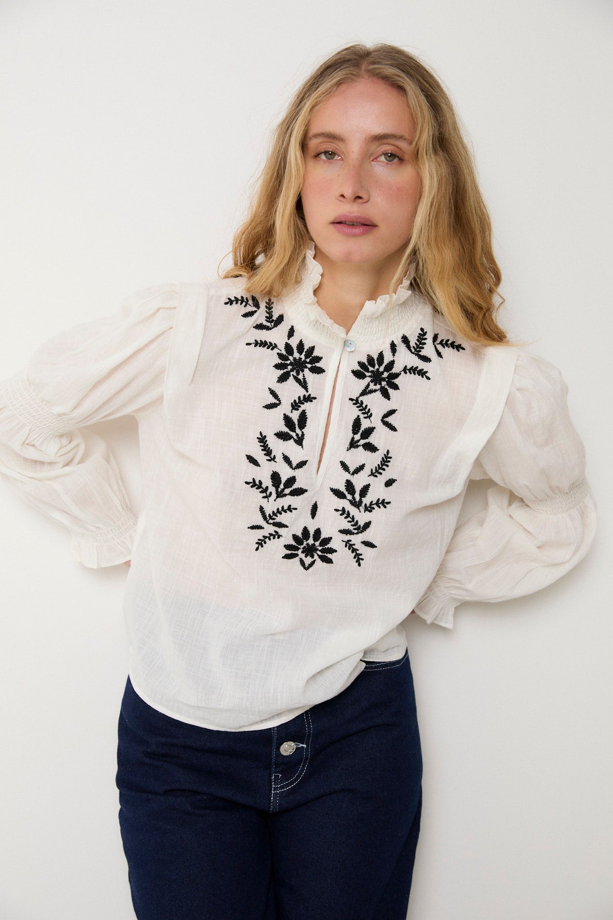 BLUSA LUPE EMBROIDERY CRUDO