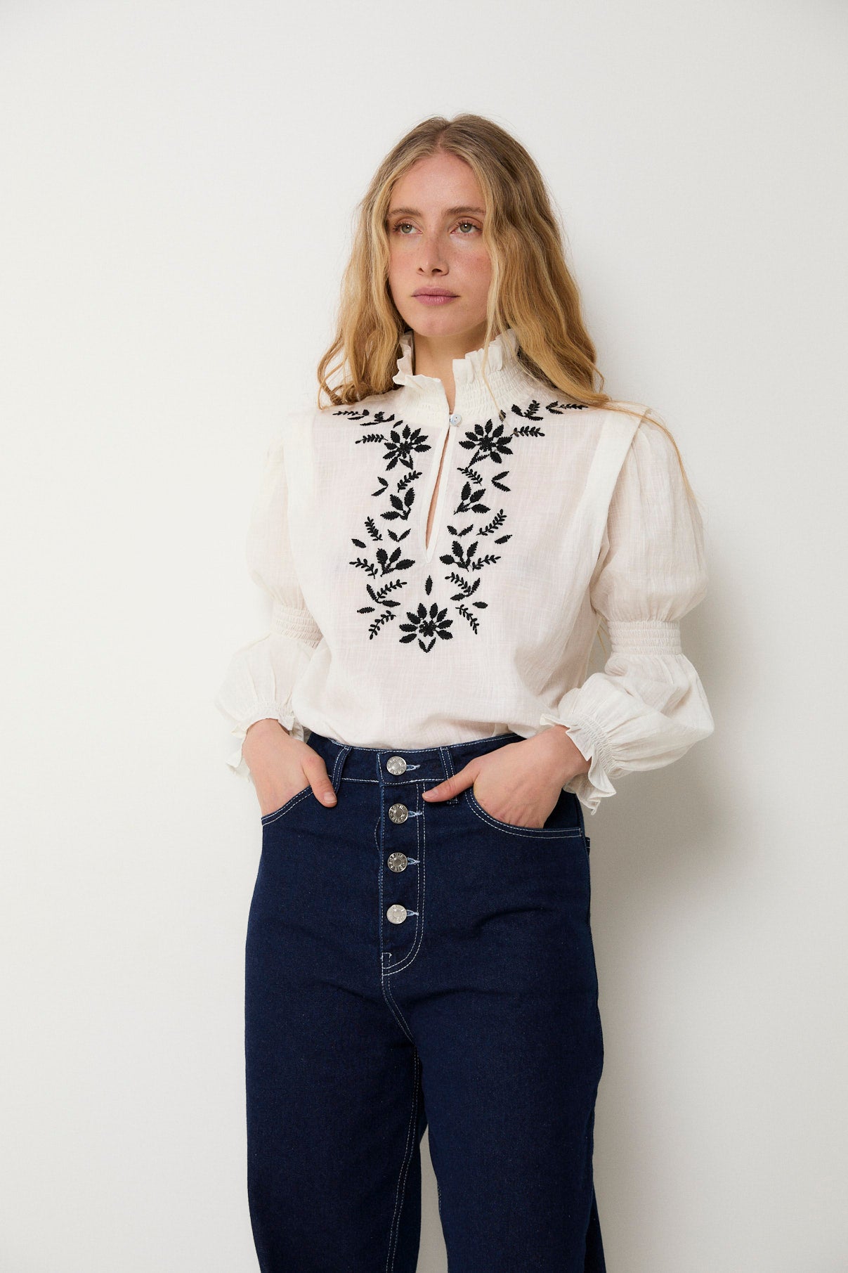 BLUSA LUPE EMBROIDERY CRUDO