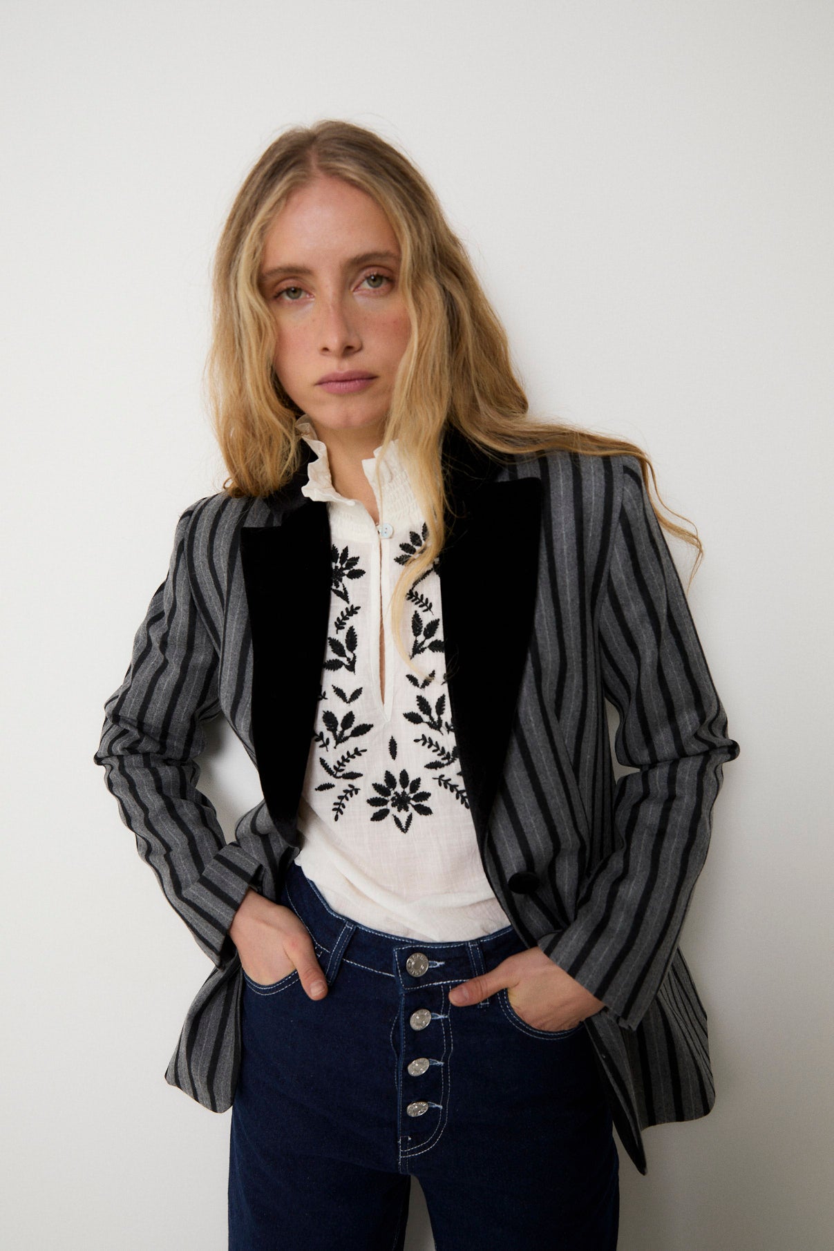 BLAZER ANA RAYAS GRIS