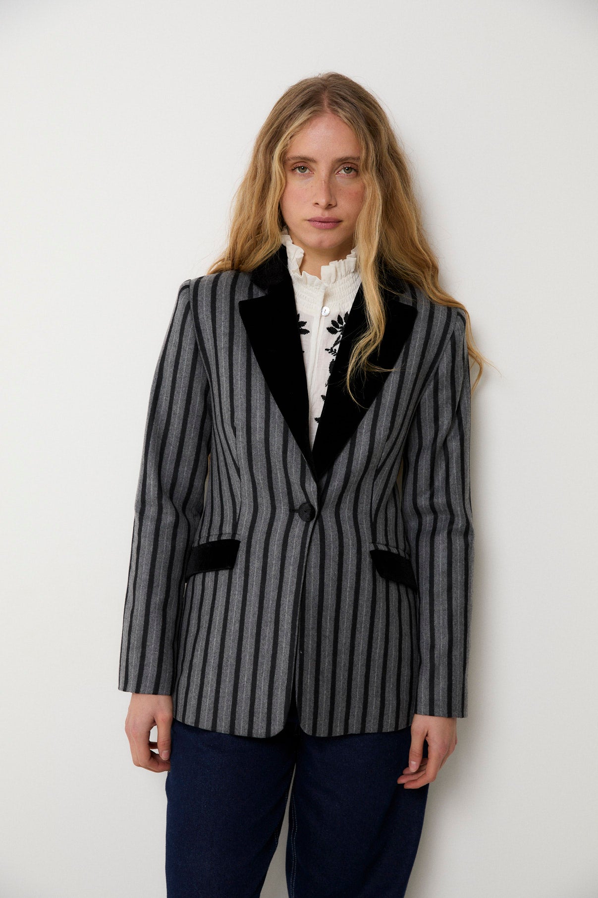 BLAZER ANA RAYAS GRIS