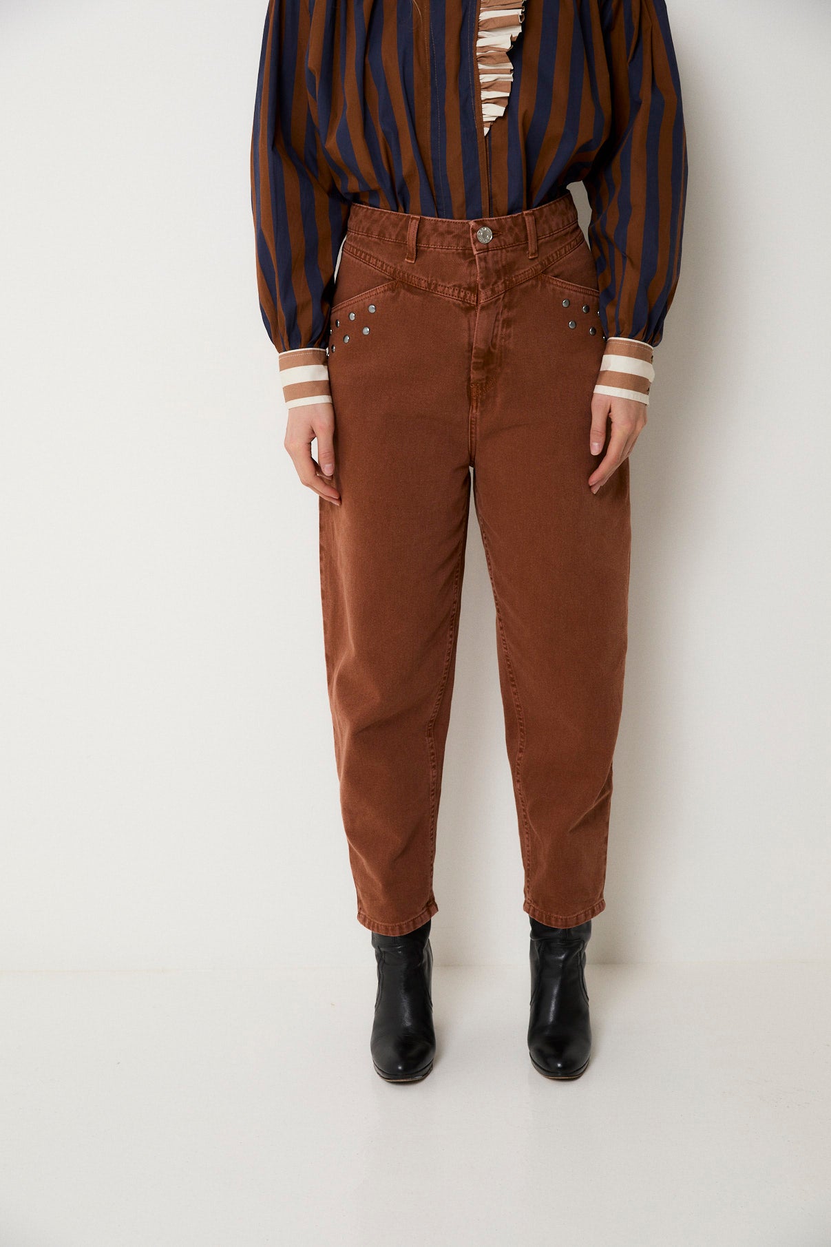 TACHAS CORSE CAMEL JEANS