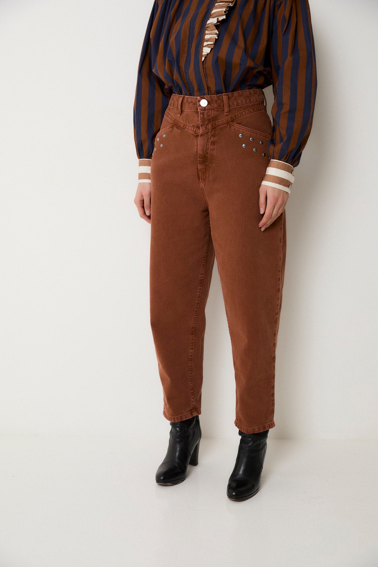 TACHAS CORSE CAMEL JEANS