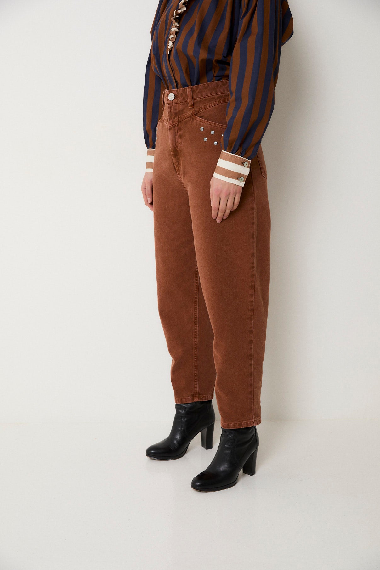 TACHAS CORSE CAMEL JEANS