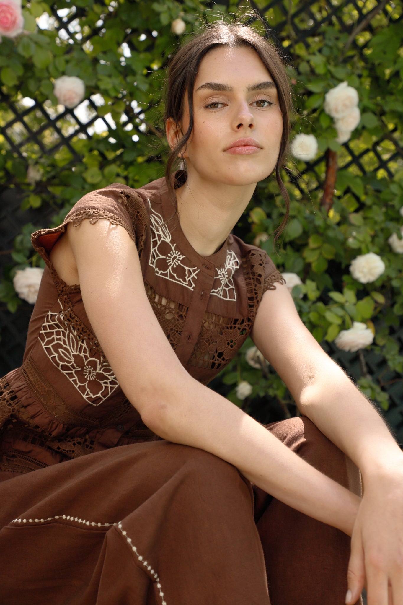 TOTAL LOOK SEA EMBROIDERY CHOCOLATE