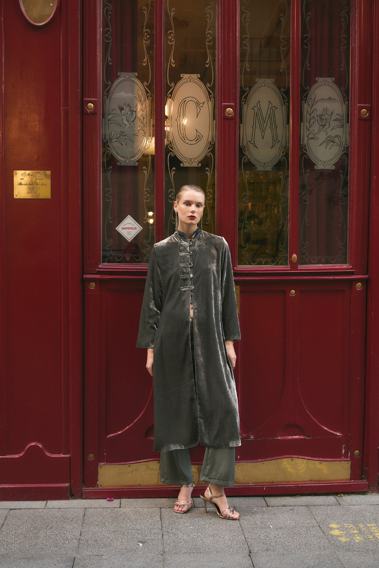 ABRIGO CHINISKI VELVET HUMO