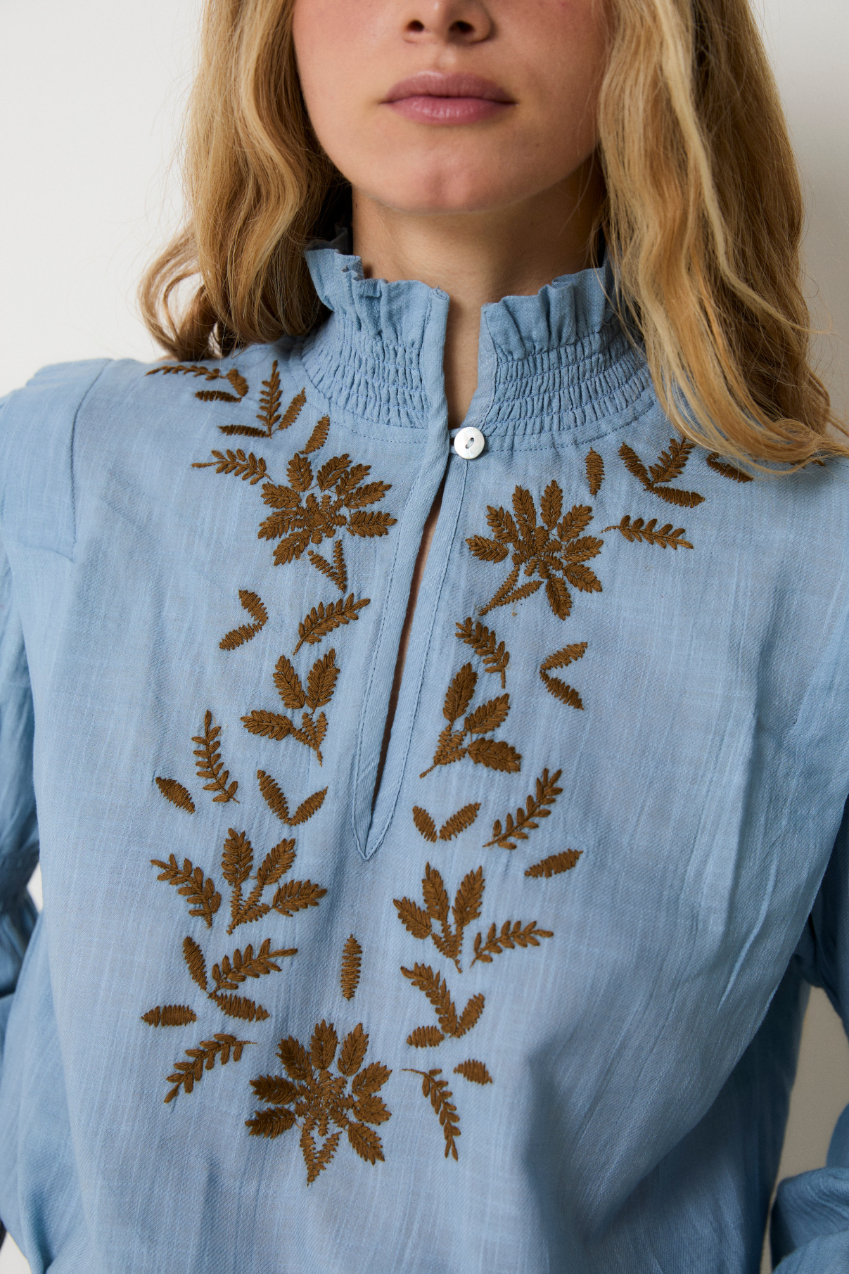 BLUSA LUPE EMBROIDERY AZUL