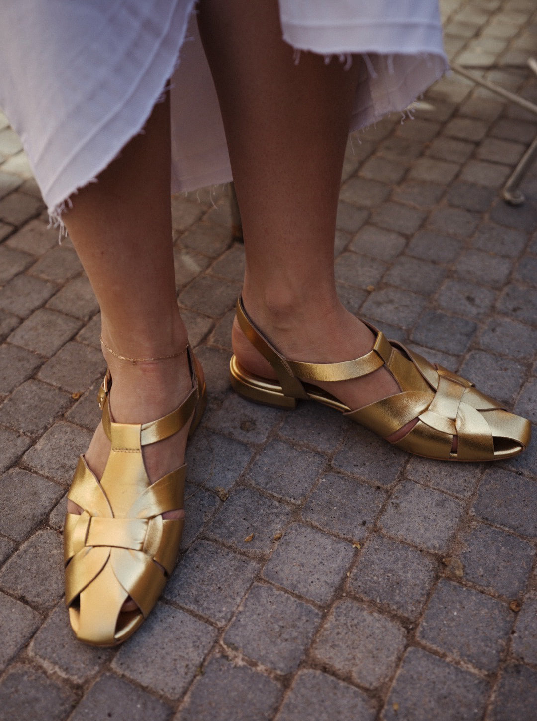 SANDALIA NAPOLES PIEL DORADO