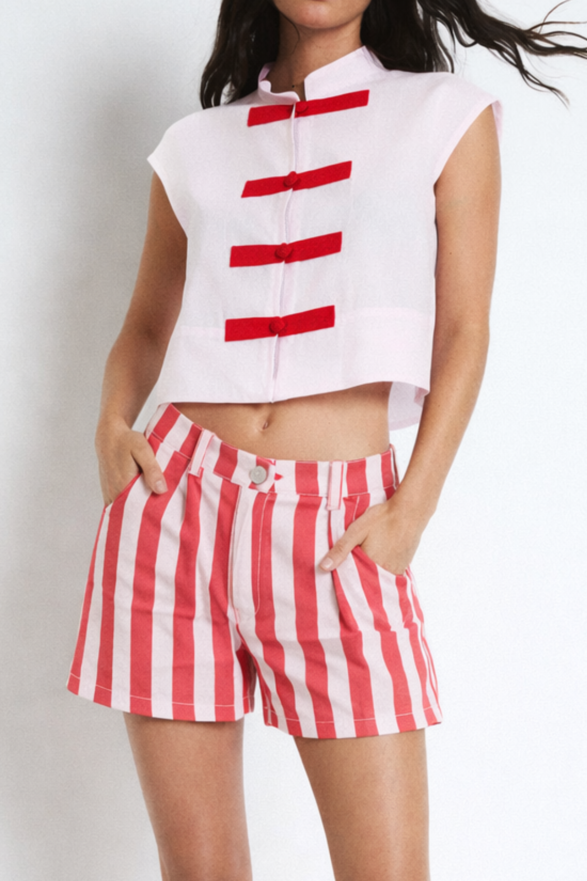 SHORT CORSE BARRAS ROJO