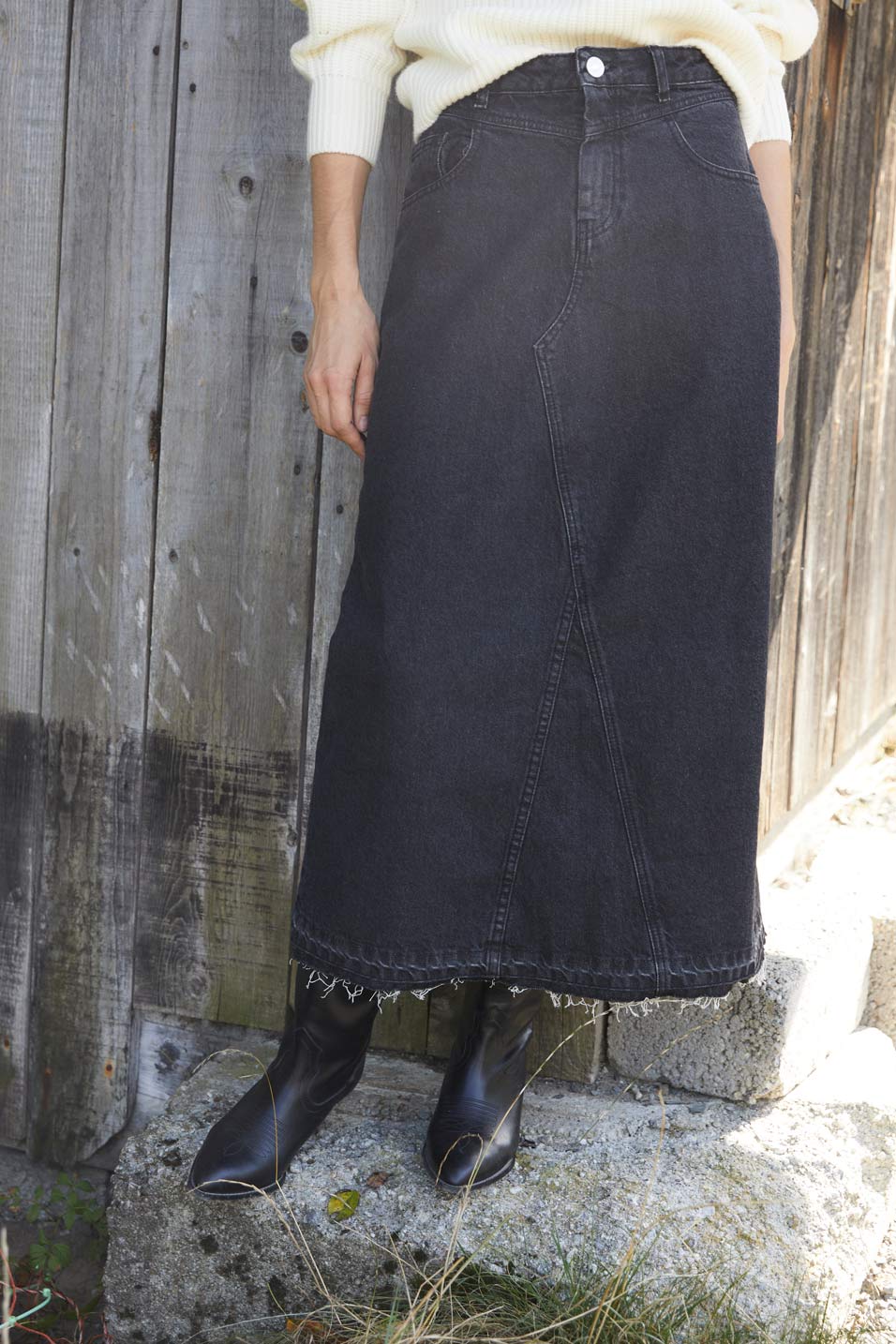 DENIM BLACK SKIRT