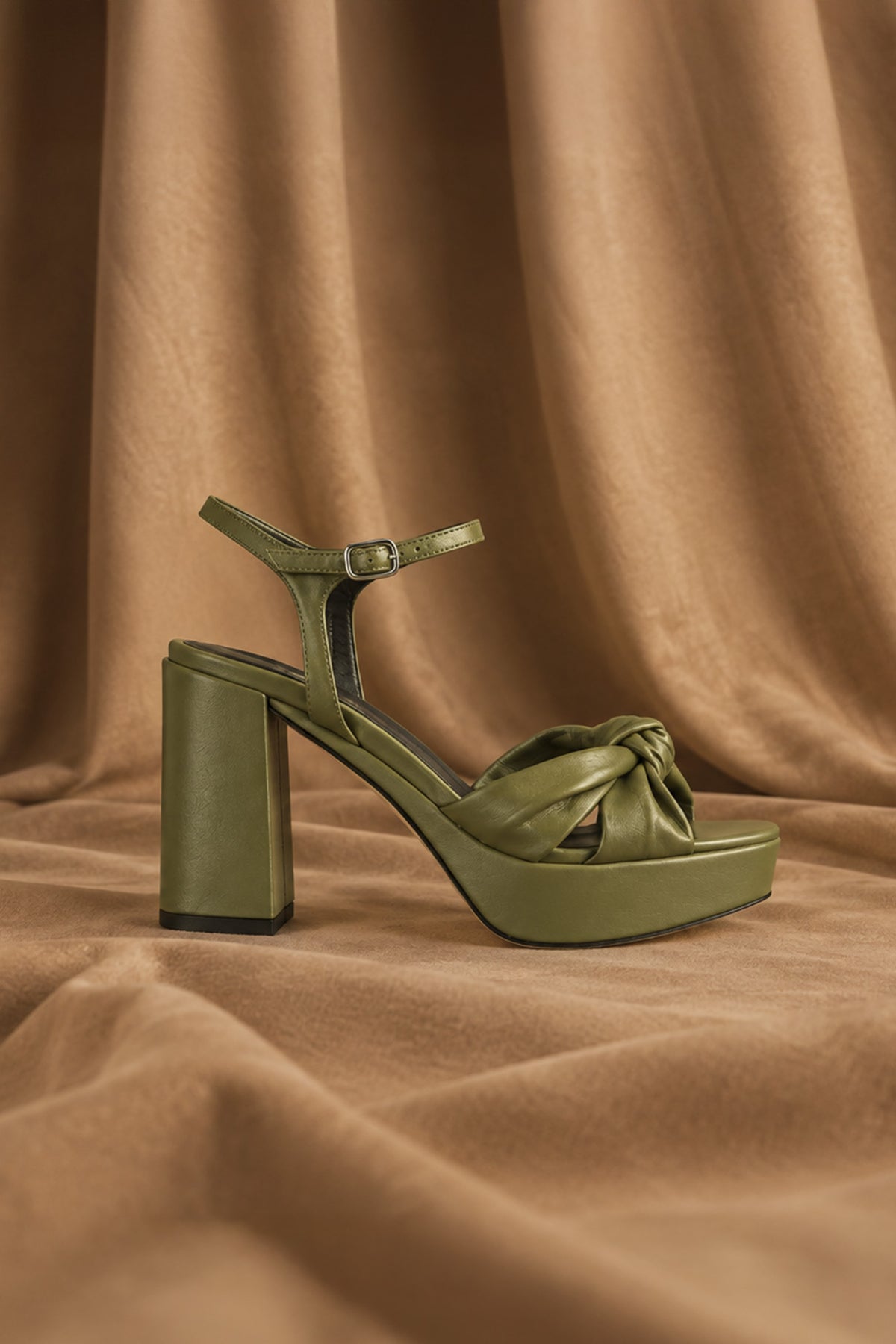 SANDALIA LILY PIEL OLIVA