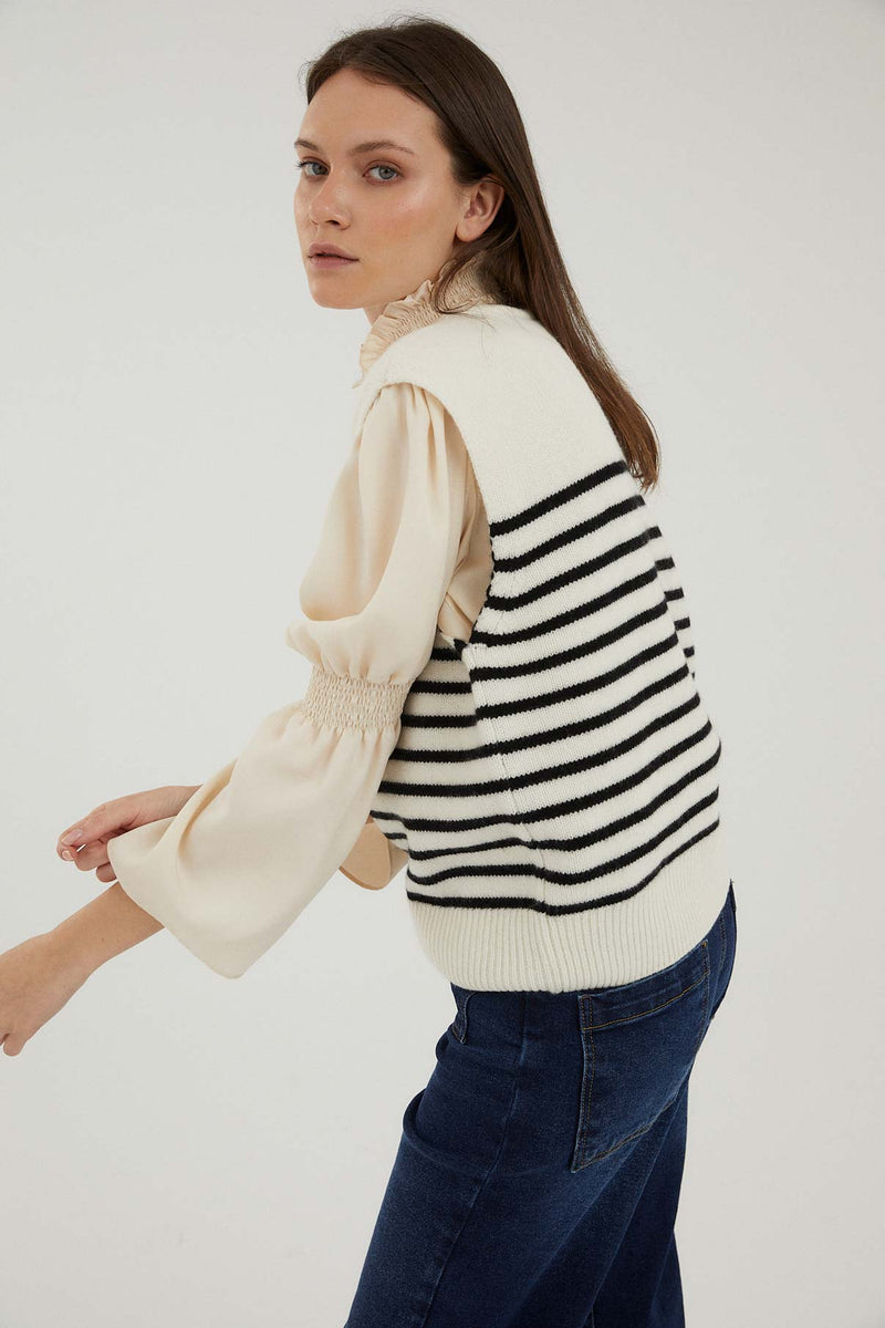 WHITE KNITTED STRIPED WAISTCOAT