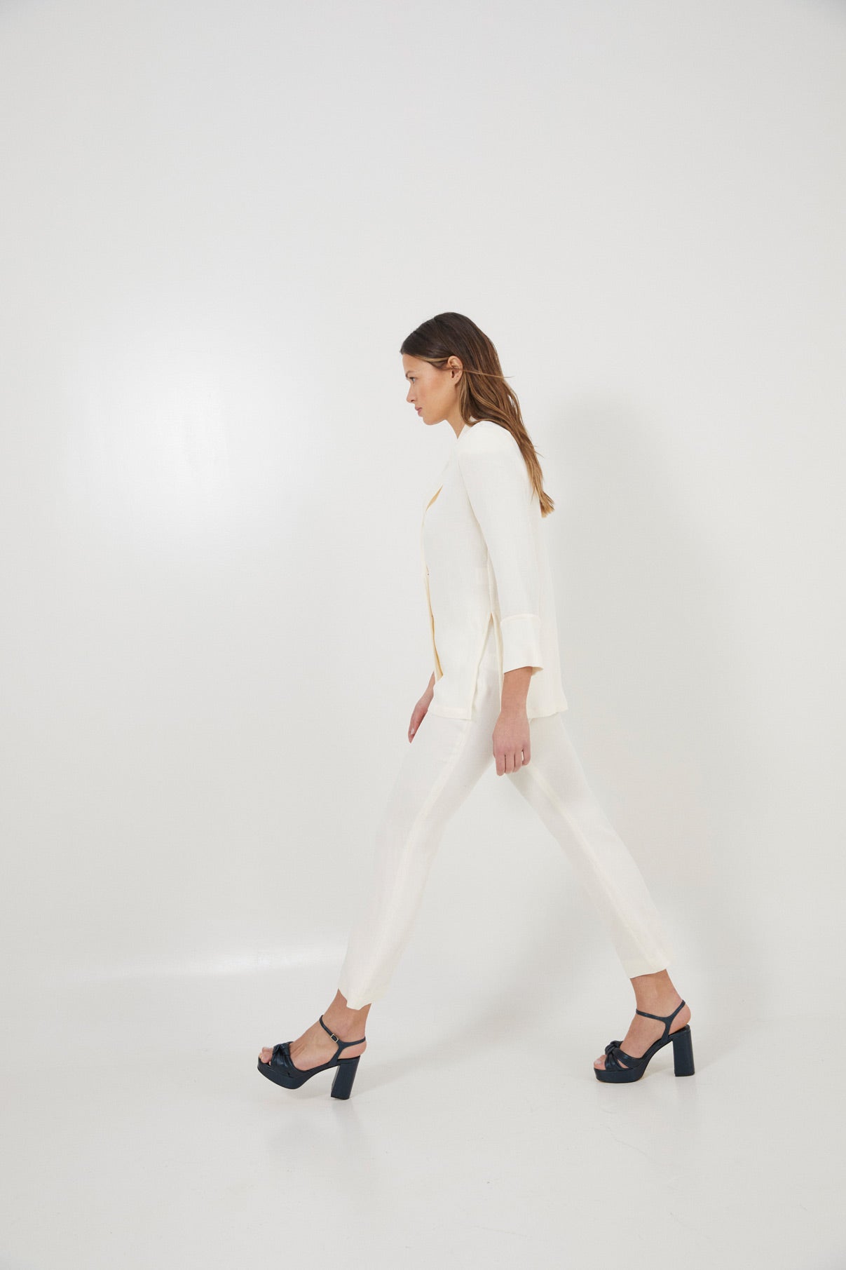 PANTALÓN CROP ARRUGUILLA CRUDO