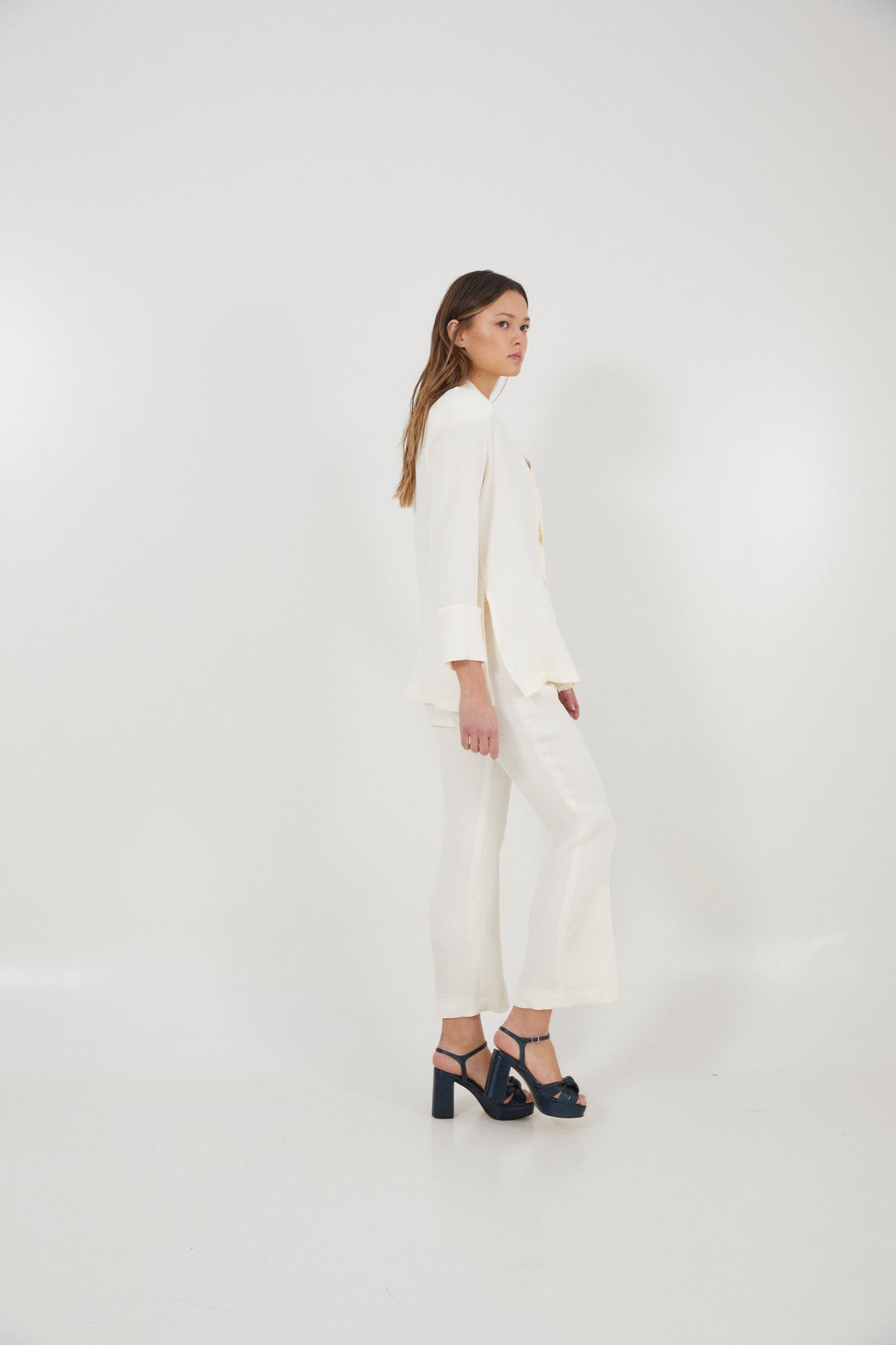 PANTALÓN CROP ARRUGUILLA CRUDO