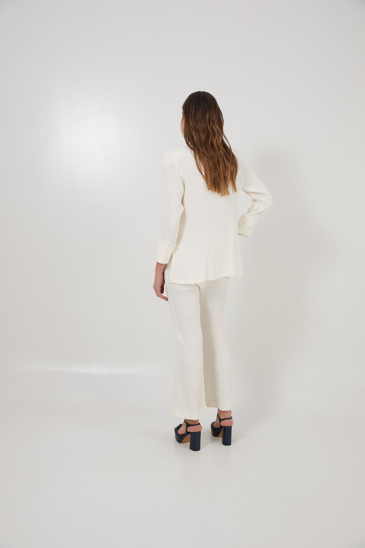 PANTALÓN CROP ARRUGUILLA CRUDO