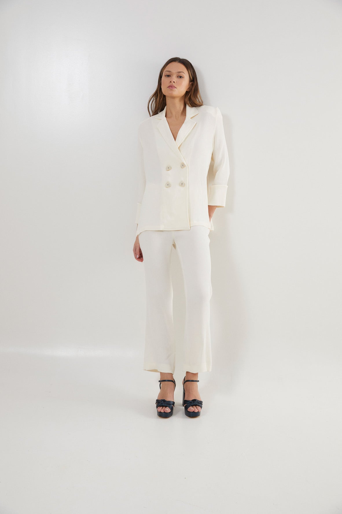 PANTALÓN CROP ARRUGUILLA CRUDO