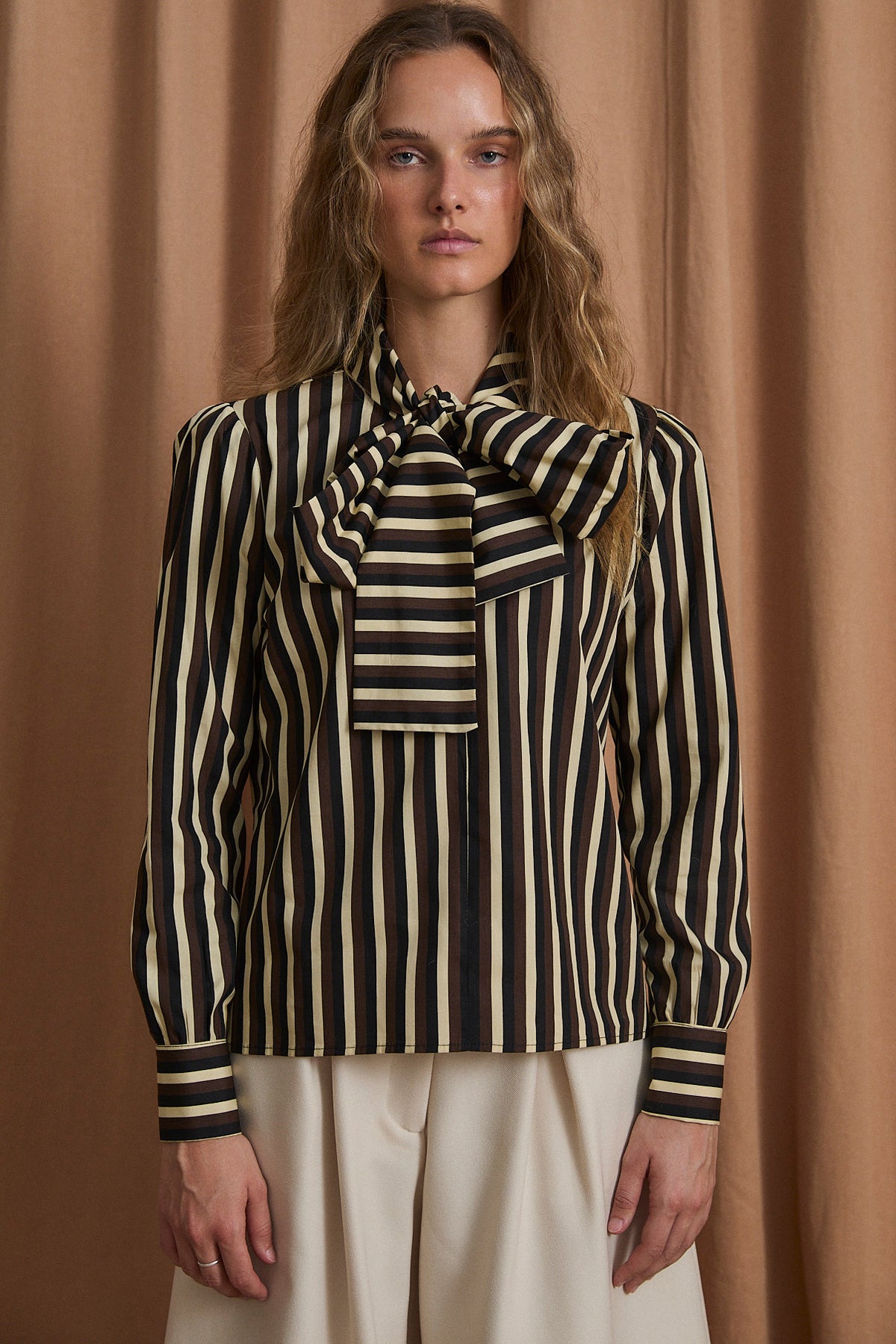 BLUSA LAZO TRIO MARRON